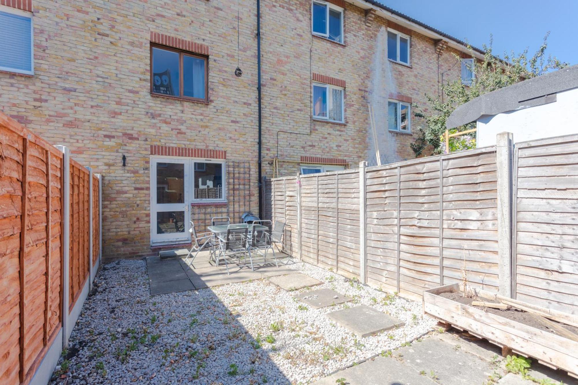 Lovely 4 Bedroom House With Garden Near Waterloo London