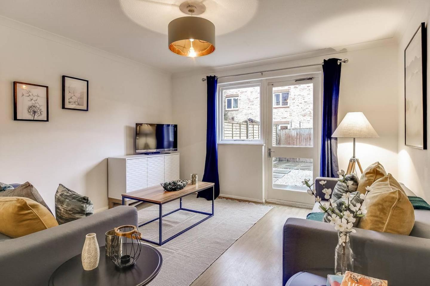 Lovely 4 Bedroom House With Garden Near Waterloo London
