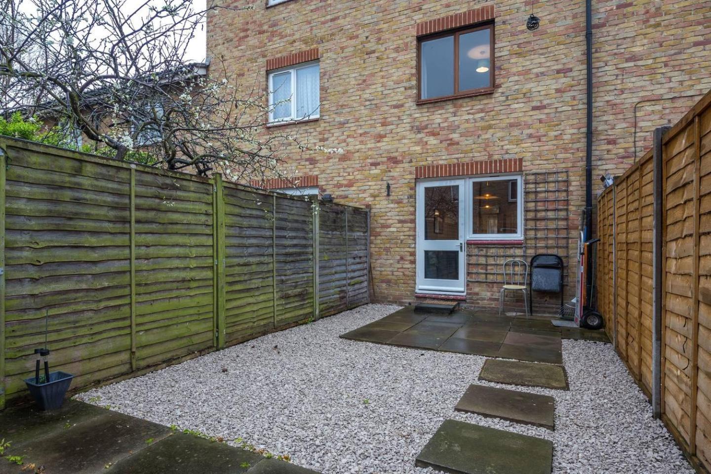 Lovely 4 Bedroom House With Garden Near Waterloo London