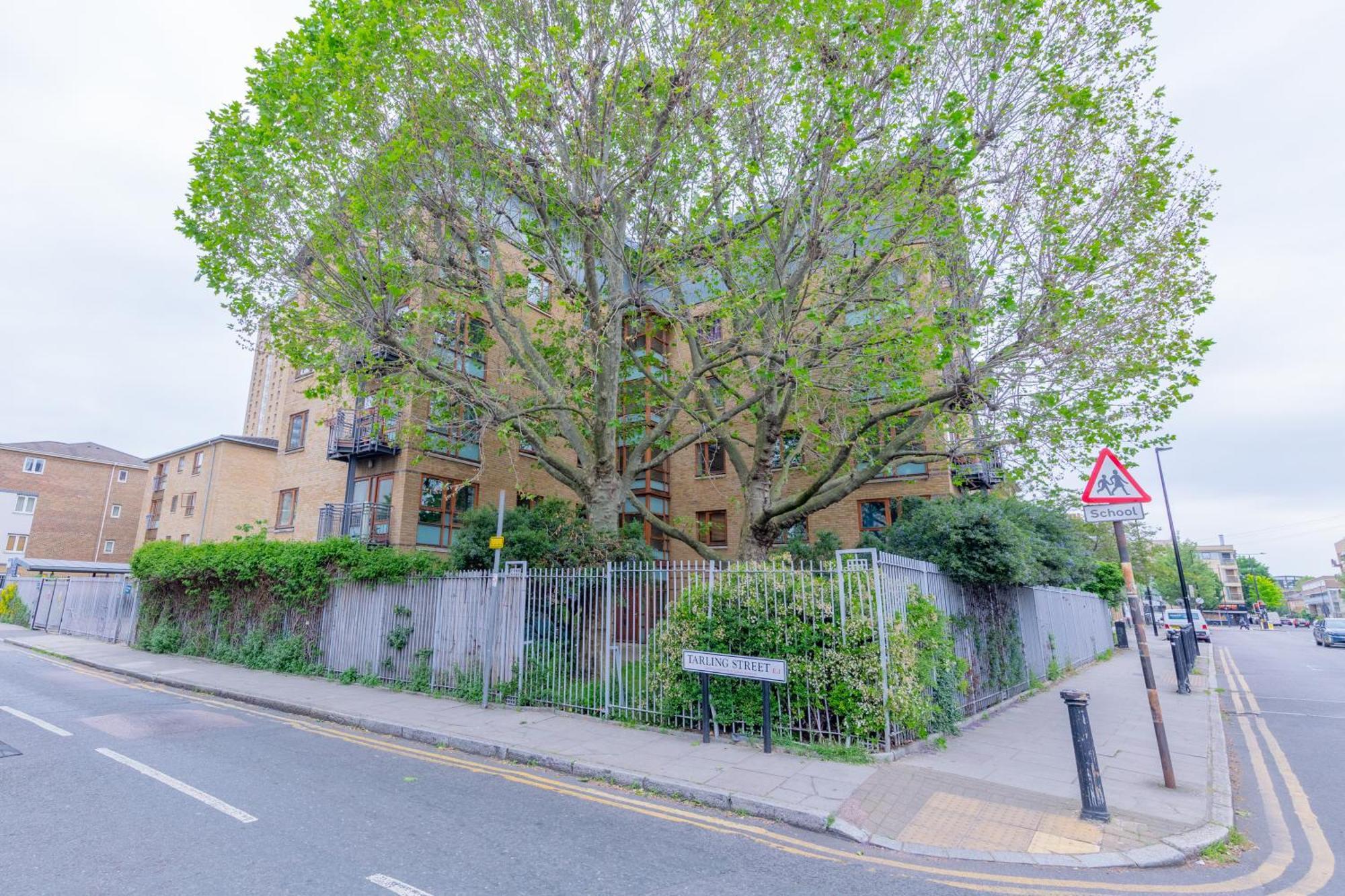 Inviting & Spacious 3bd Flat - Shadwell Appartement Londen