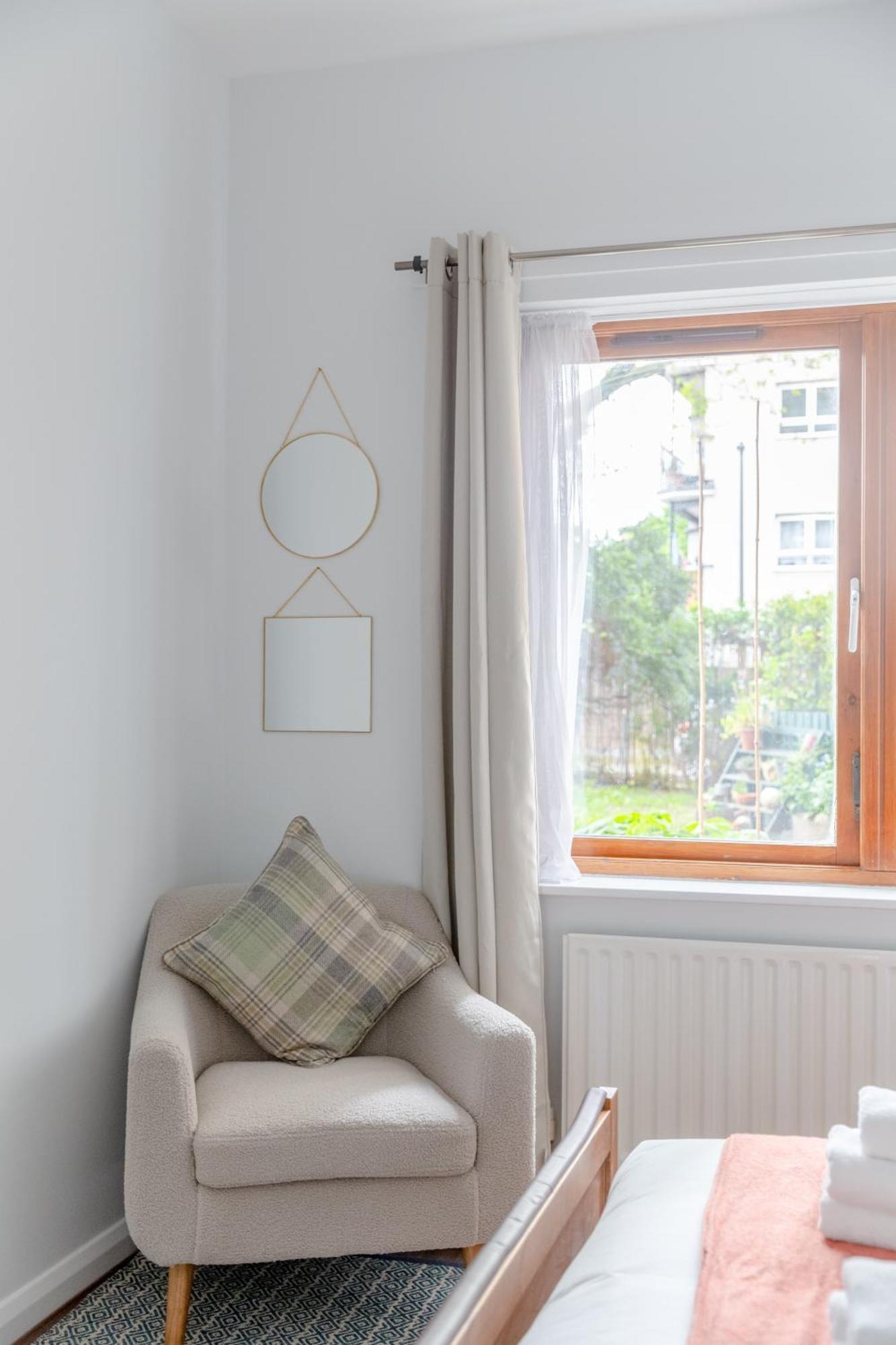 Inviting & Spacious 3bd Flat - Shadwell Apartment London