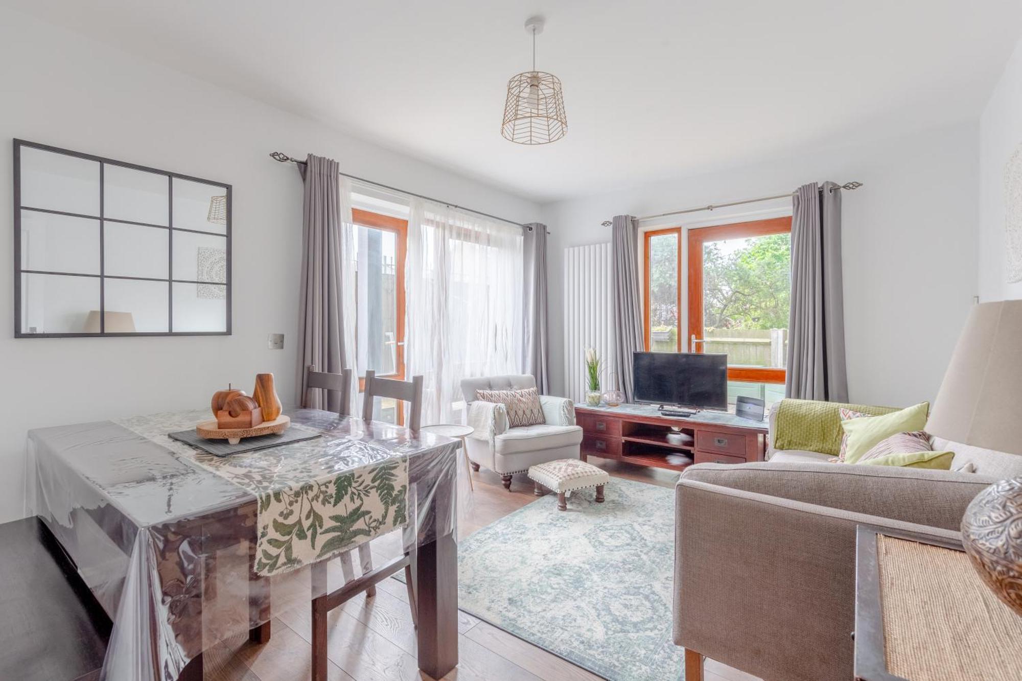 Inviting & Spacious 3bd Flat - Shadwell Apartment London