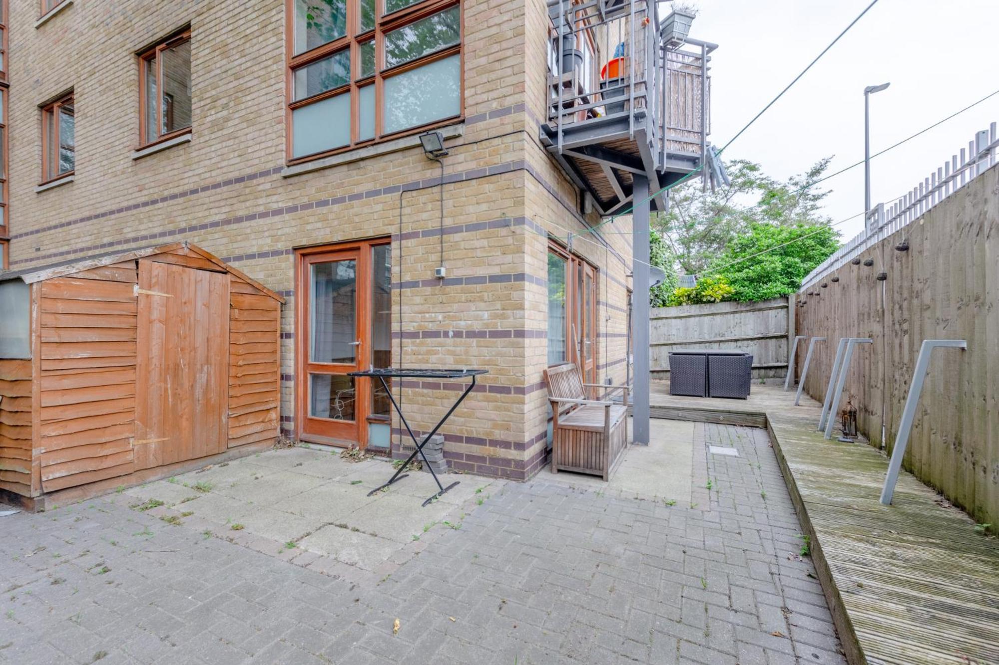 Inviting & Spacious 3bd Flat - Shadwell Londen