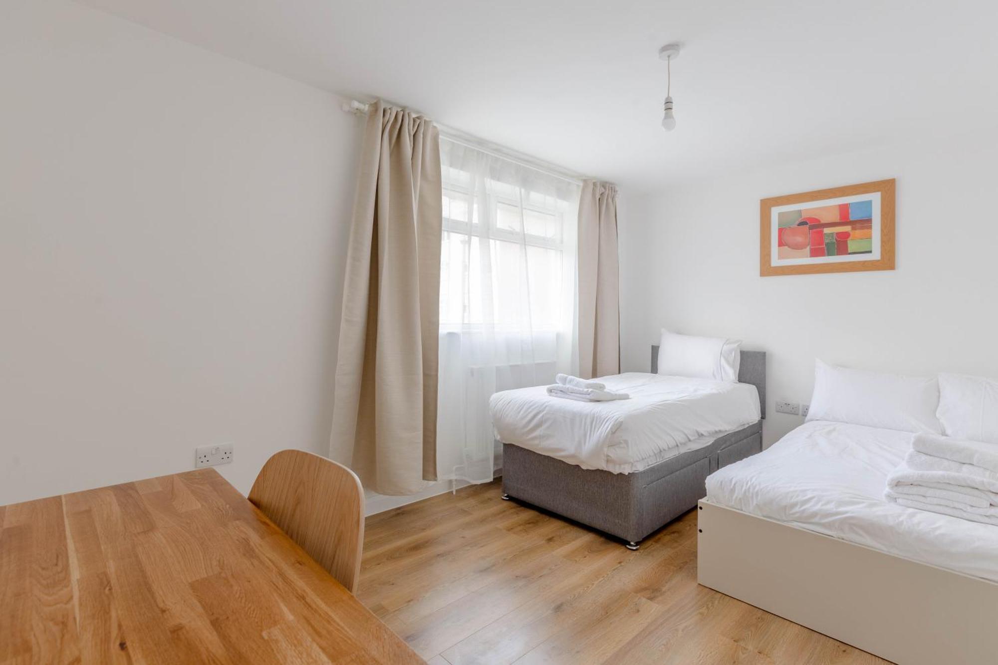 2bd East Sleeps 7! London