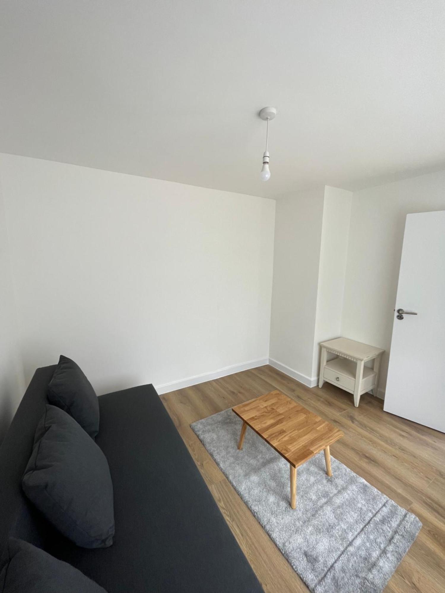 2bd East Sleeps 7! Apartment