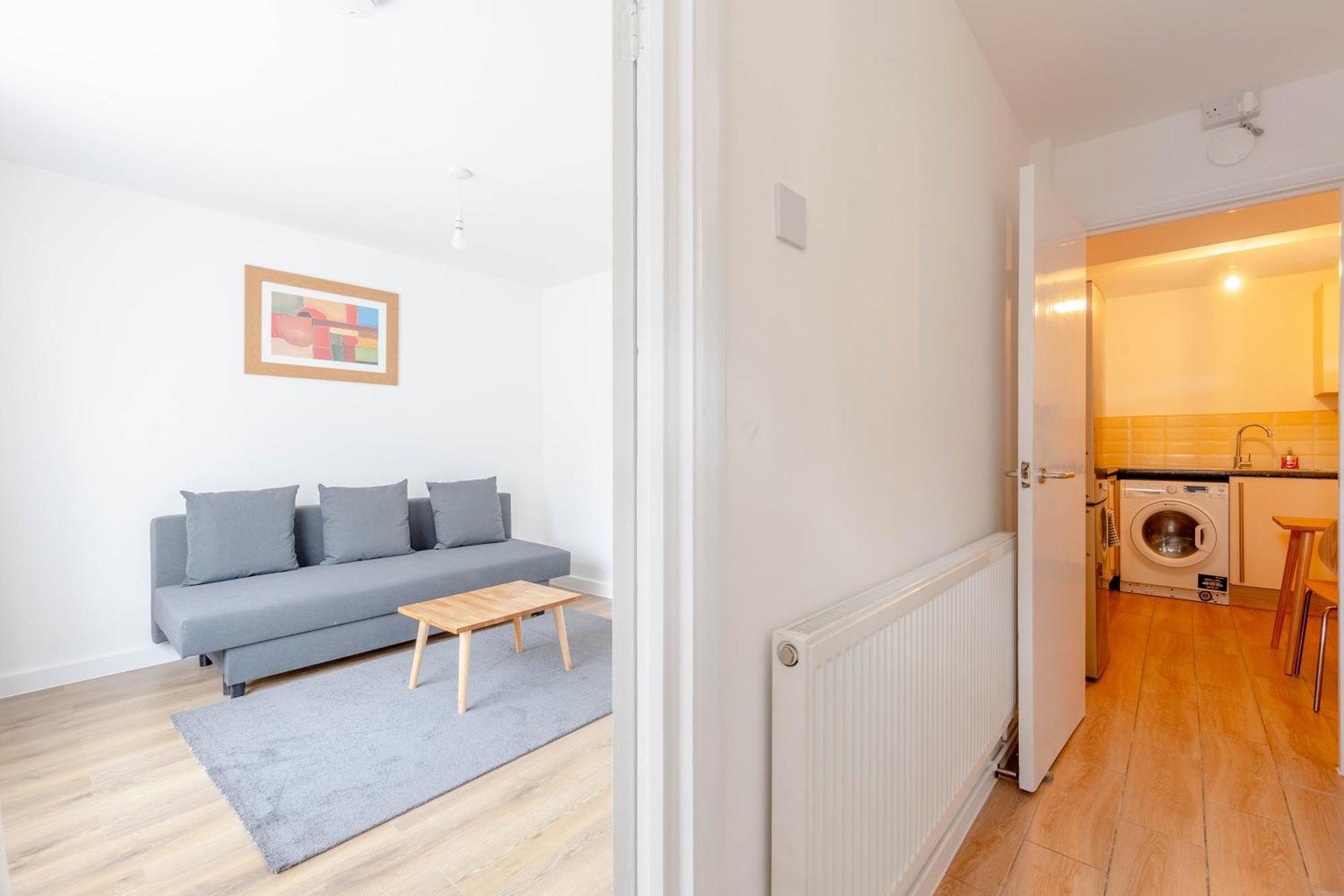 2bd East Sleeps 7!