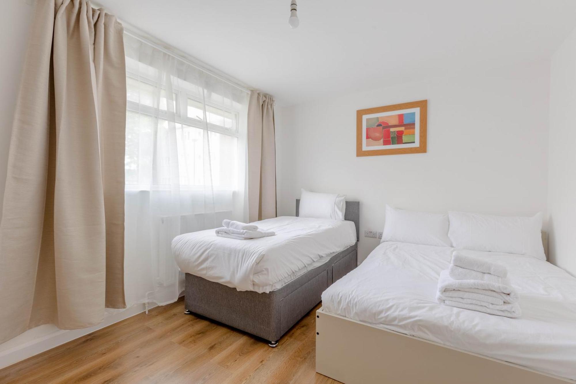Apartment 2bd East Sleeps 7! *