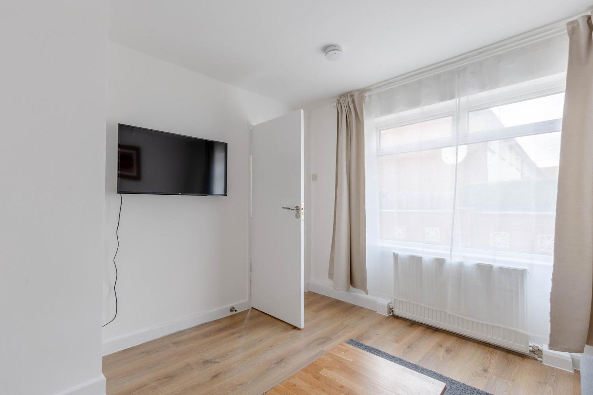 2bd East Sleeps 7! *