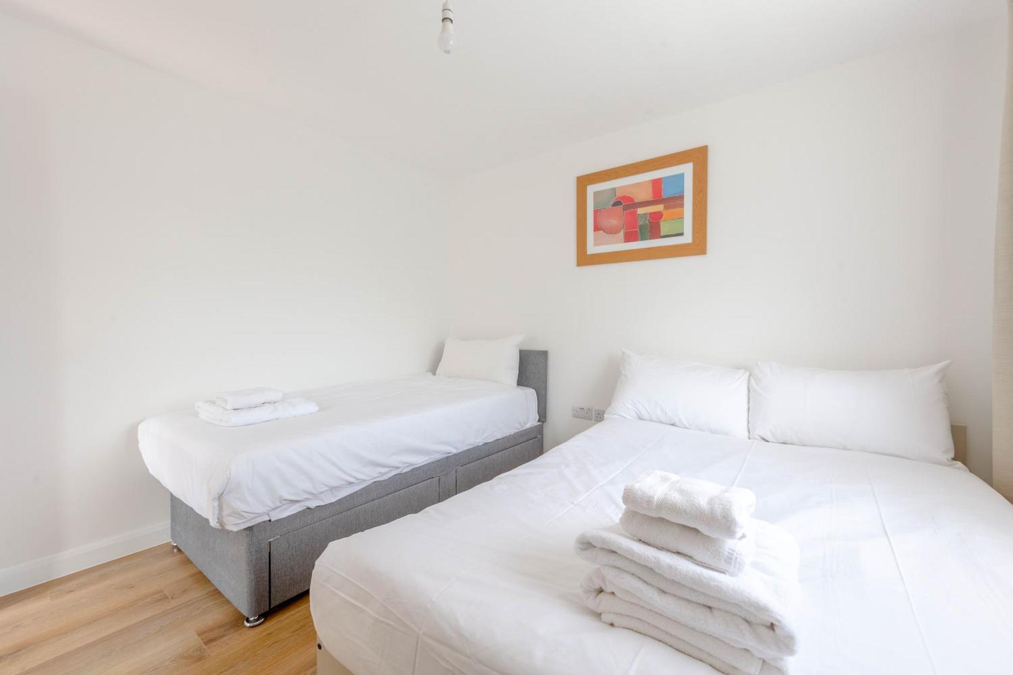 2bd East Sleeps 7!