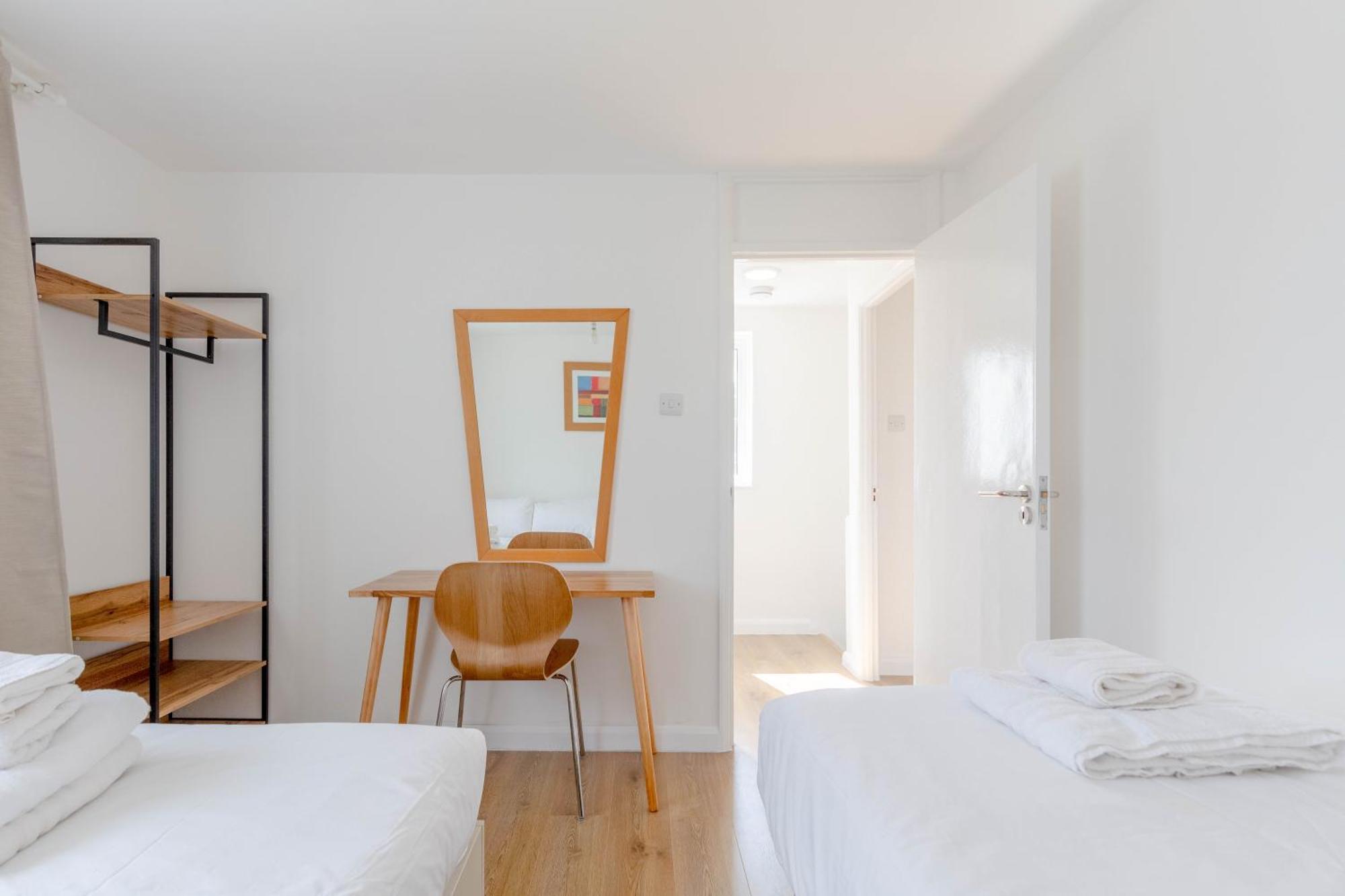 2bd East Sleeps 7! *