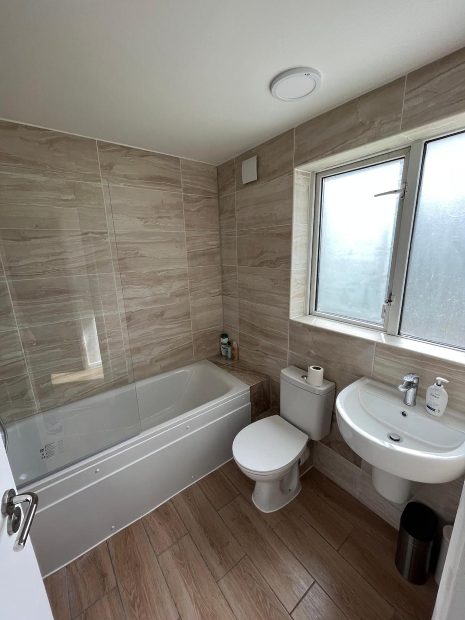 2bd East Sleeps 7!