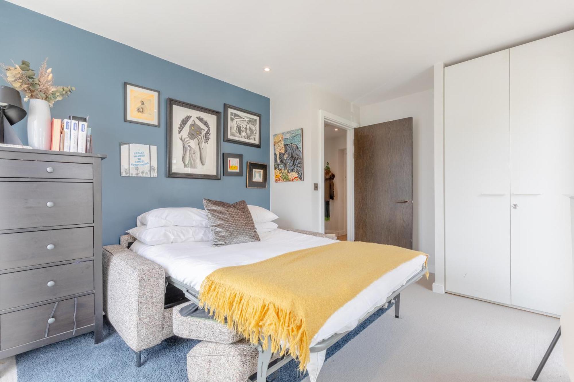 Sleek & Spacious 2bd Flat - Clapham