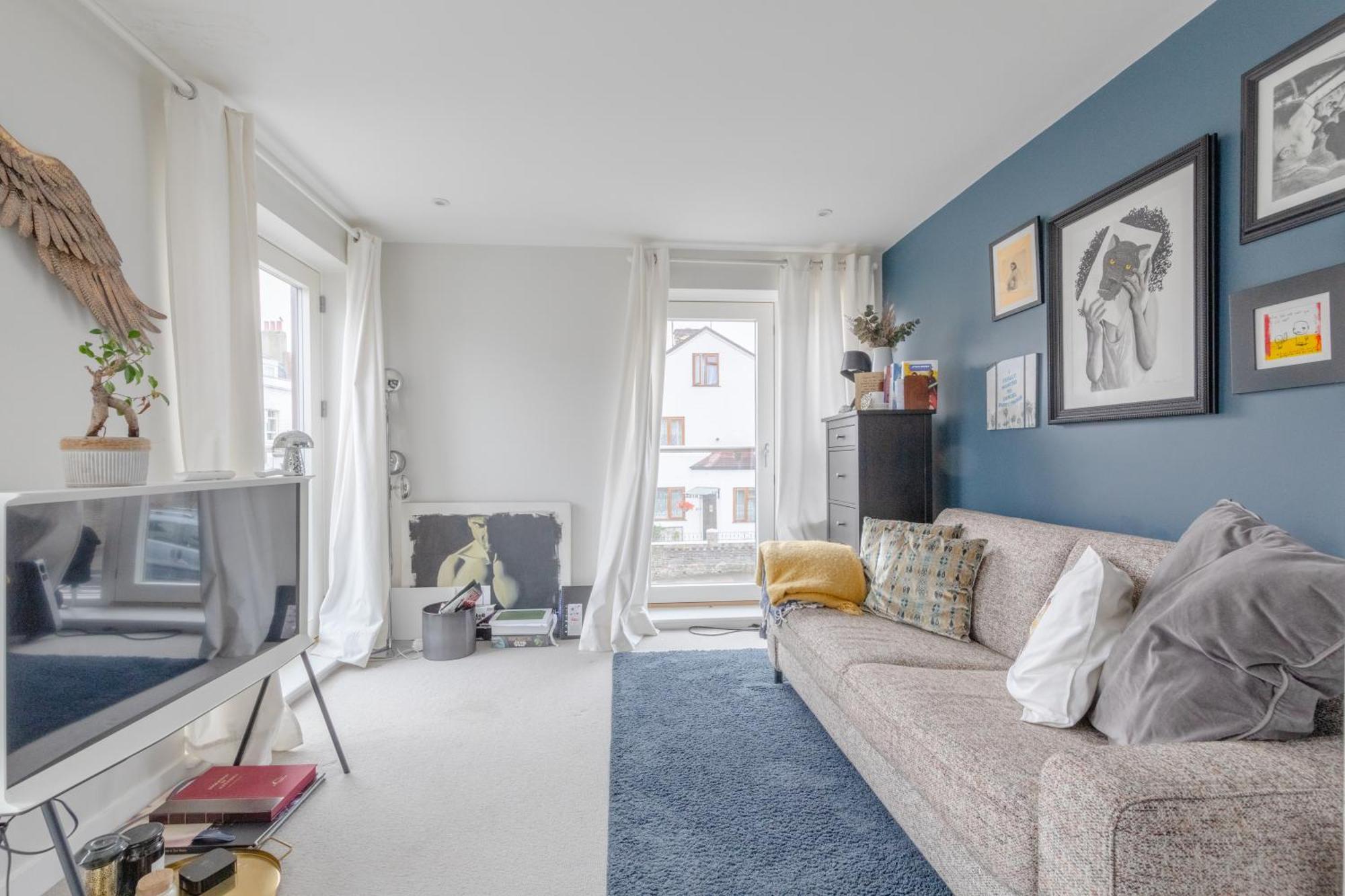 Sleek & Spacious 2bd Flat - Clapham