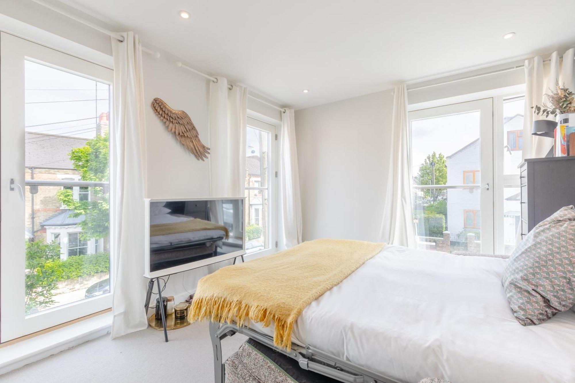 Sleek & Spacious 2bd Flat - Clapham Apartment
