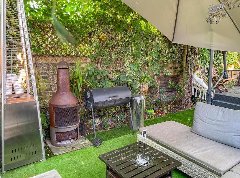 Double W/projector & Garden Hot Tub *