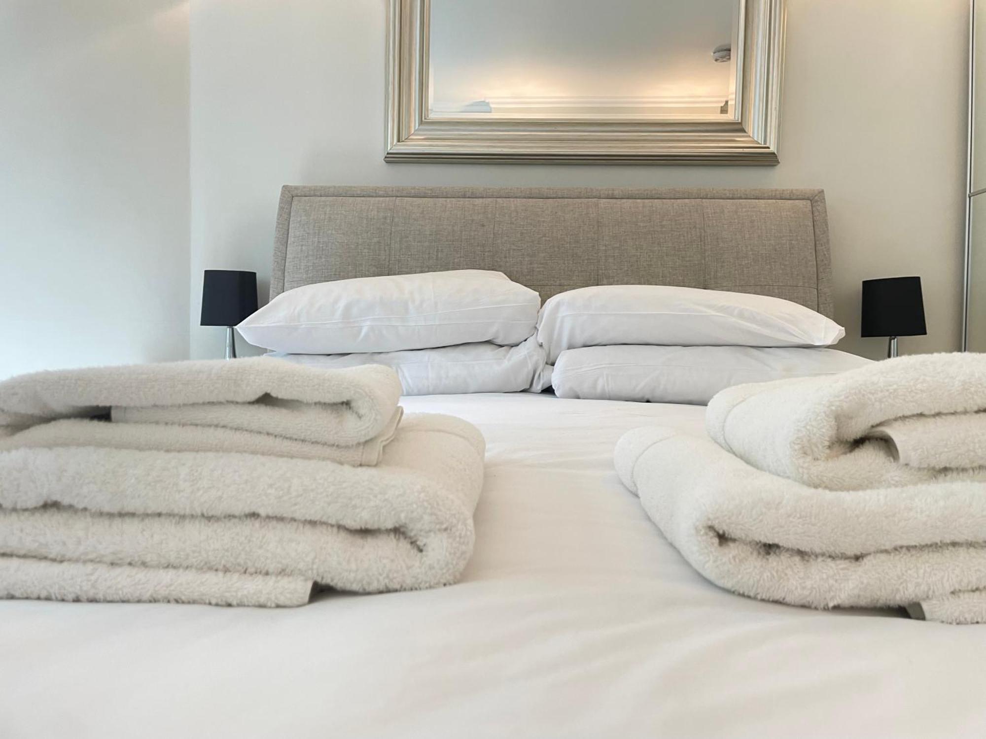 Gorgeous 2bd Flat With Patio - South Kensington! * Londen
