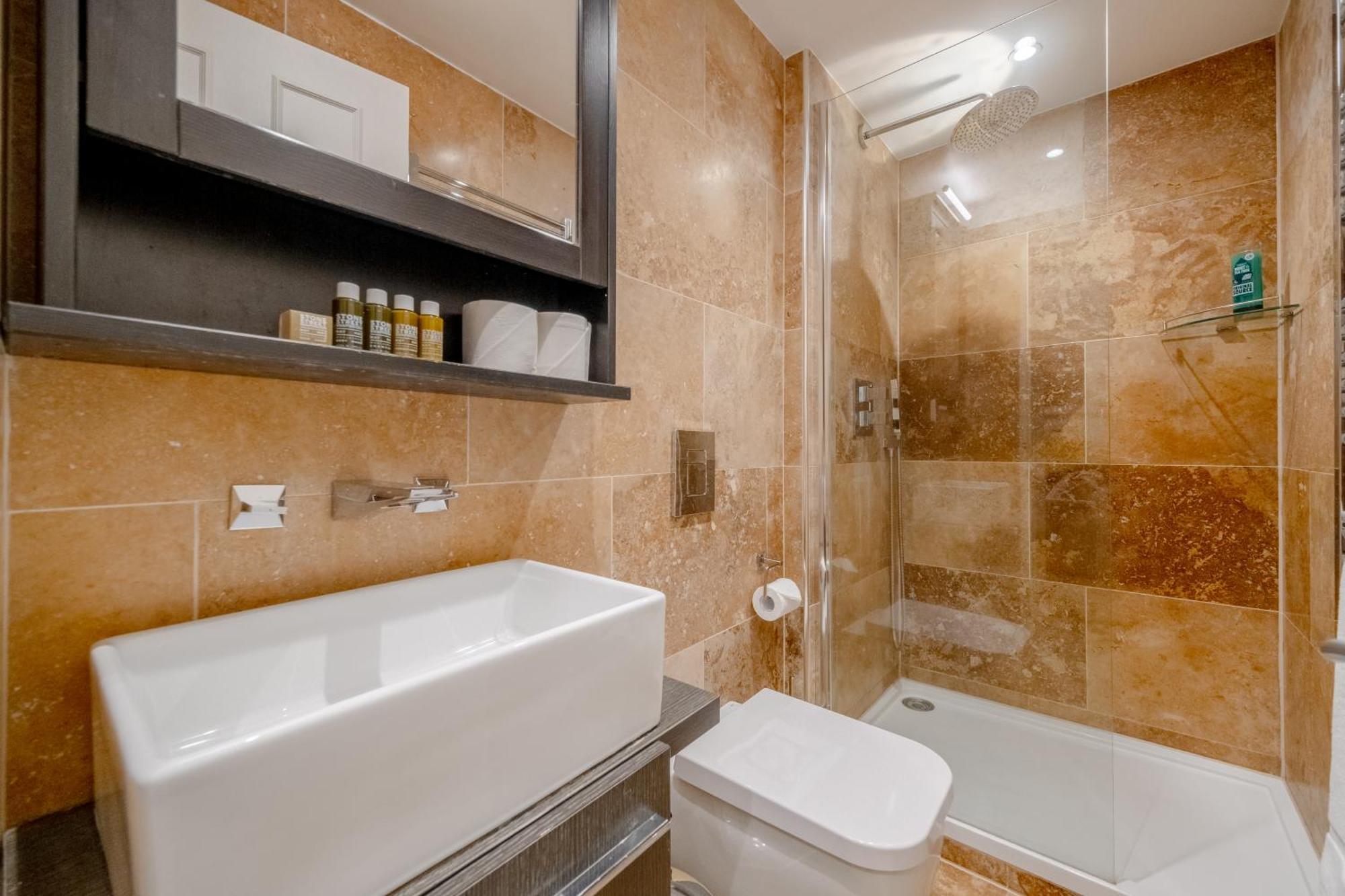 Gorgeous 2bd Flat With Patio - South Kensington! Londen