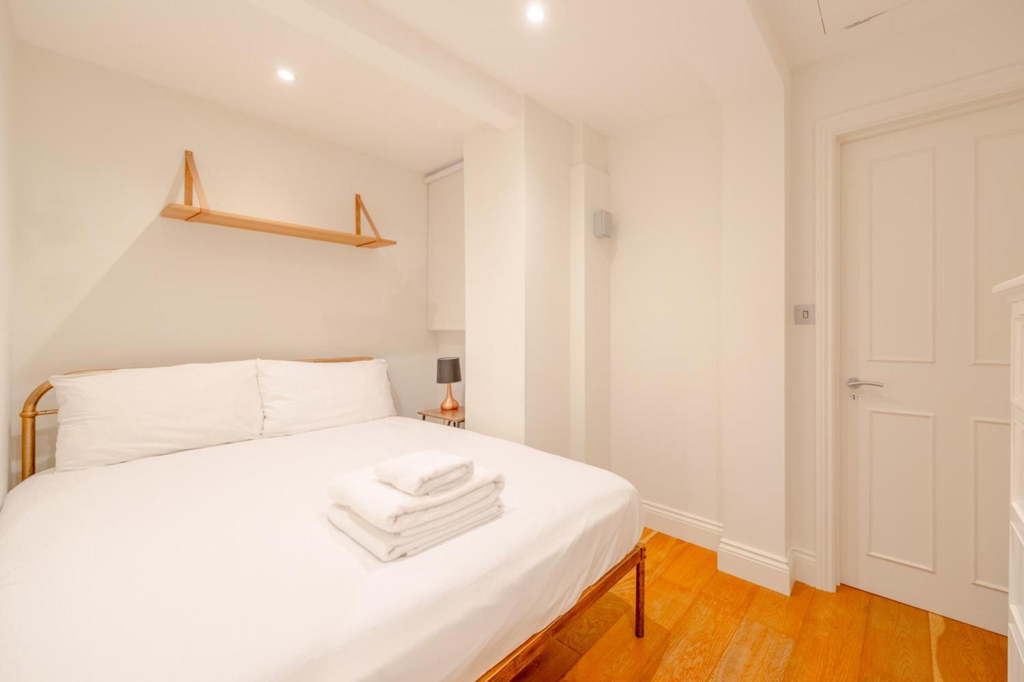 Gorgeous 2bd Flat With Patio - South Kensington! * Londen
