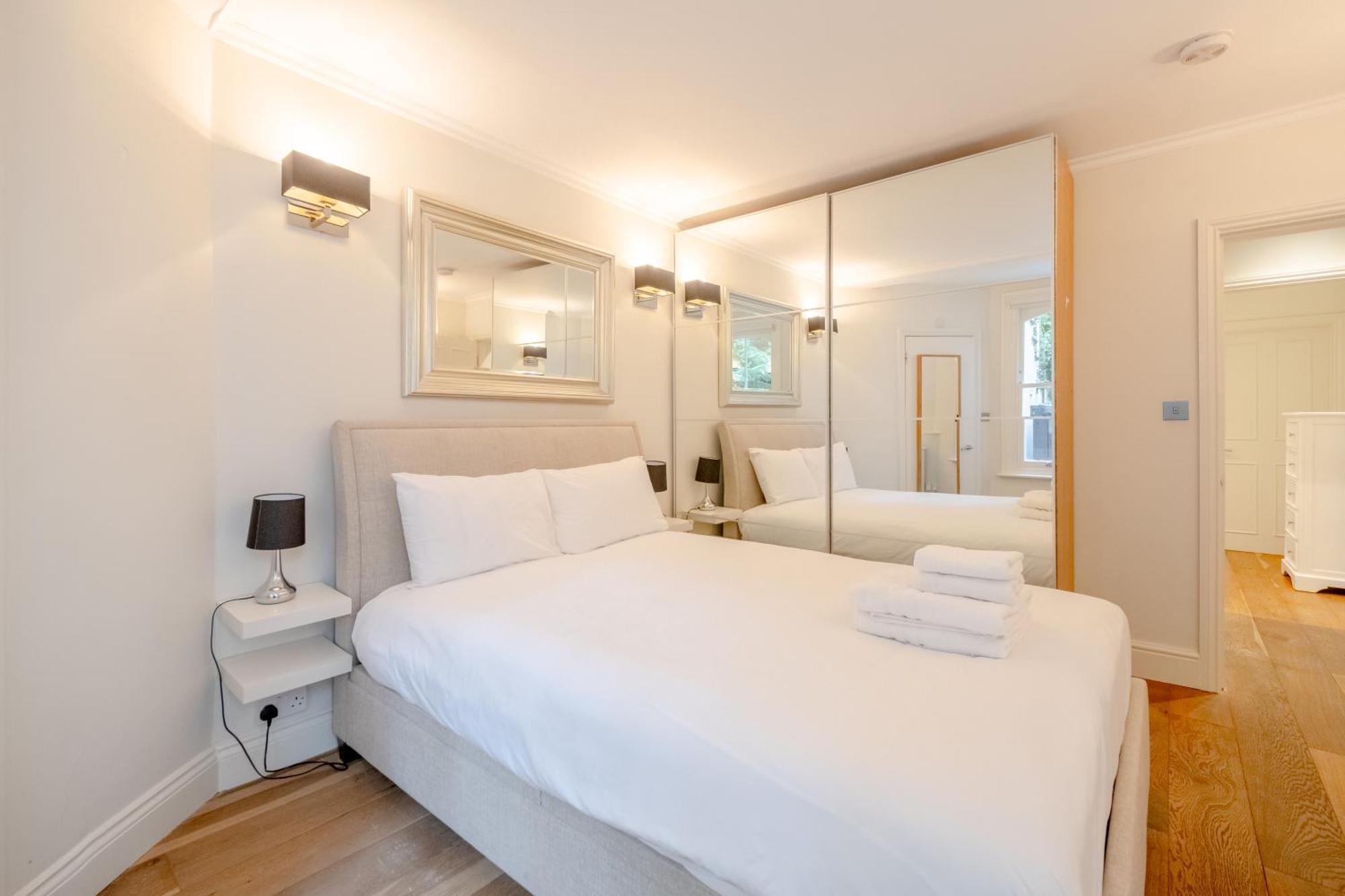 Gorgeous 2bd Flat With Patio - South Kensington! Londen