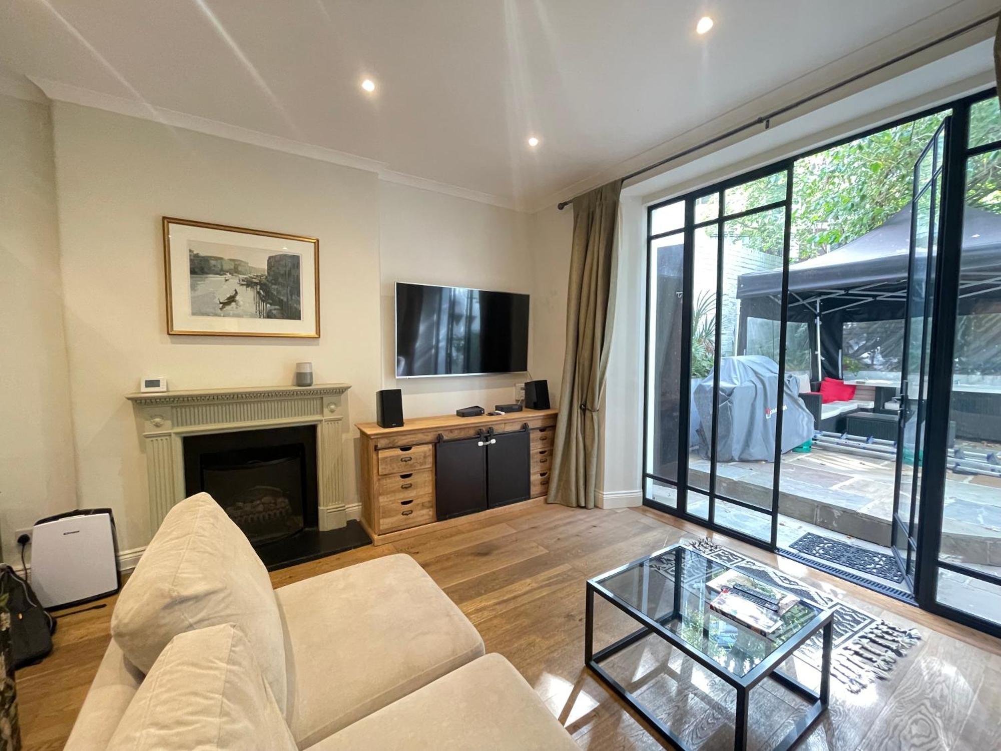 Gorgeous 2bd Flat With Patio - South Kensington! Londen