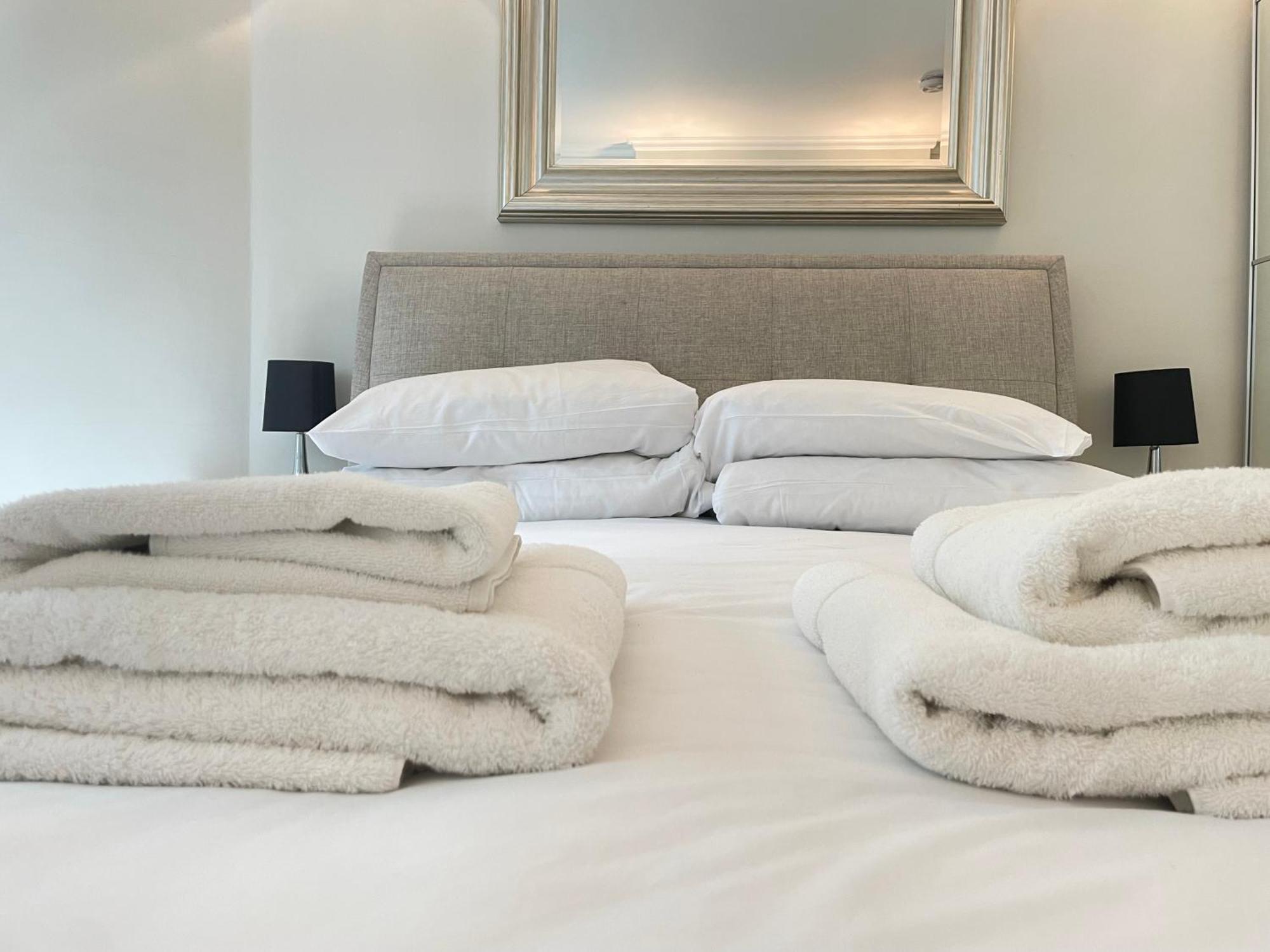 Gorgeous 2bd Flat With Patio - South Kensington! * Londen