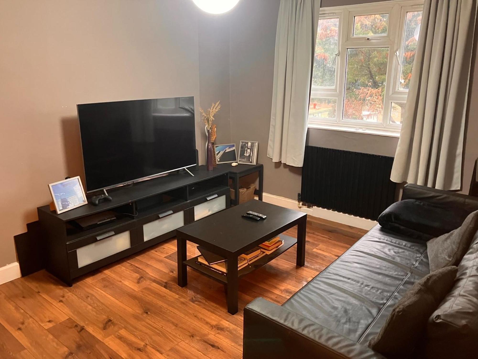 Spacious 1bd Flat - 4 Mins To Regent's Canal! *