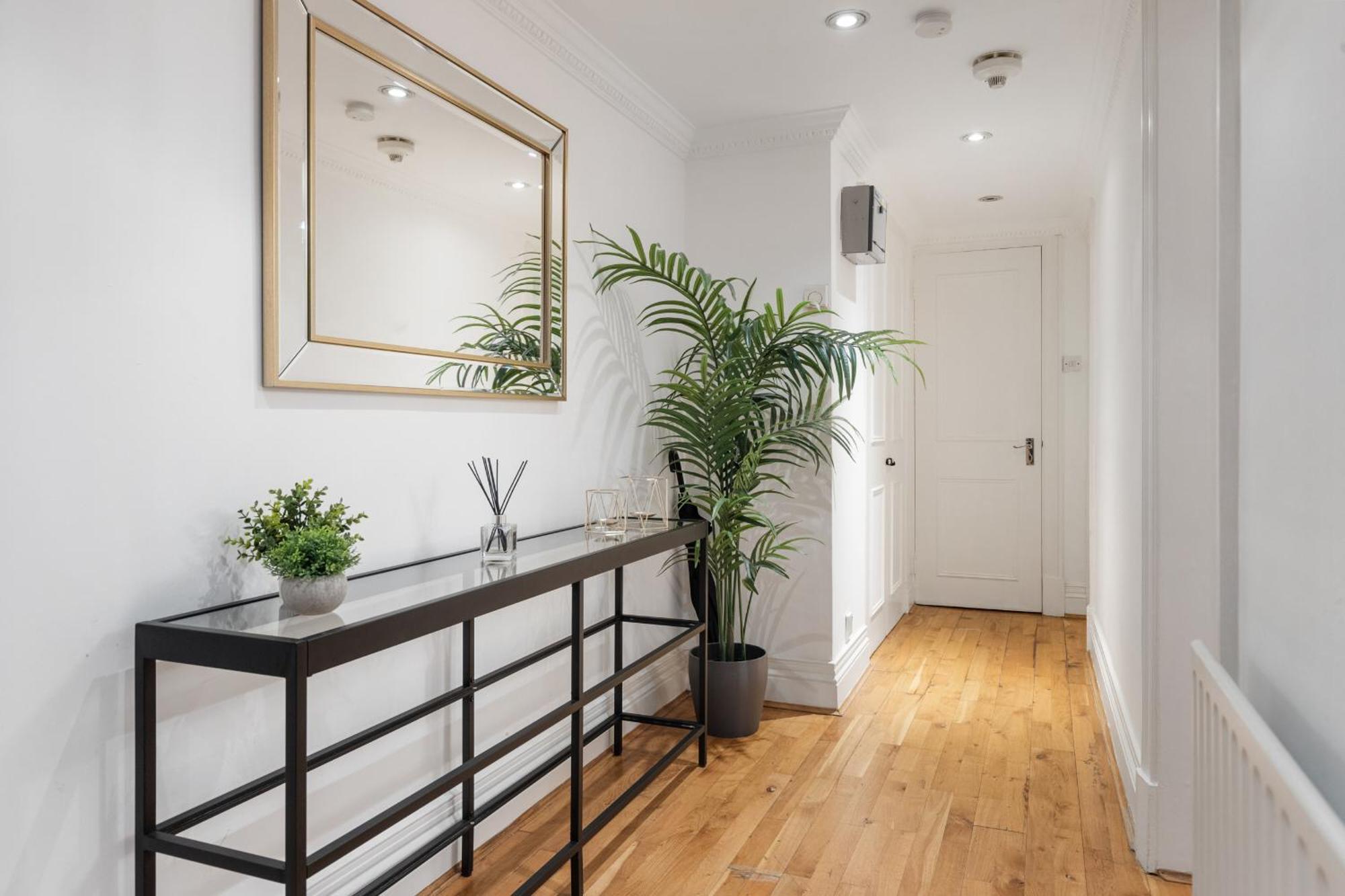 Apartment The Knightsbridge Palace By La Reserve *