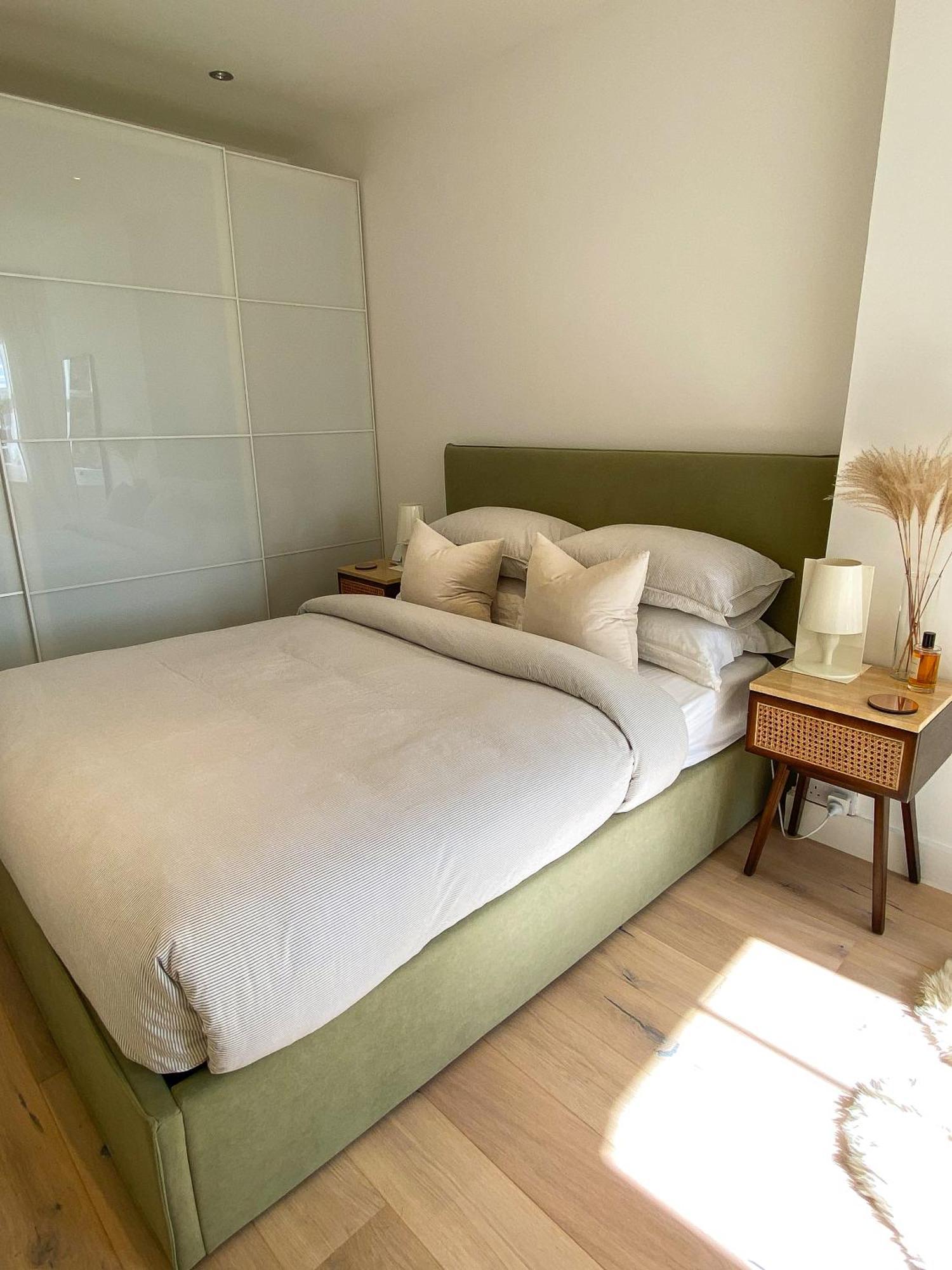 Apartment Sleek Scandi-inspired 2bd Flat Fulham