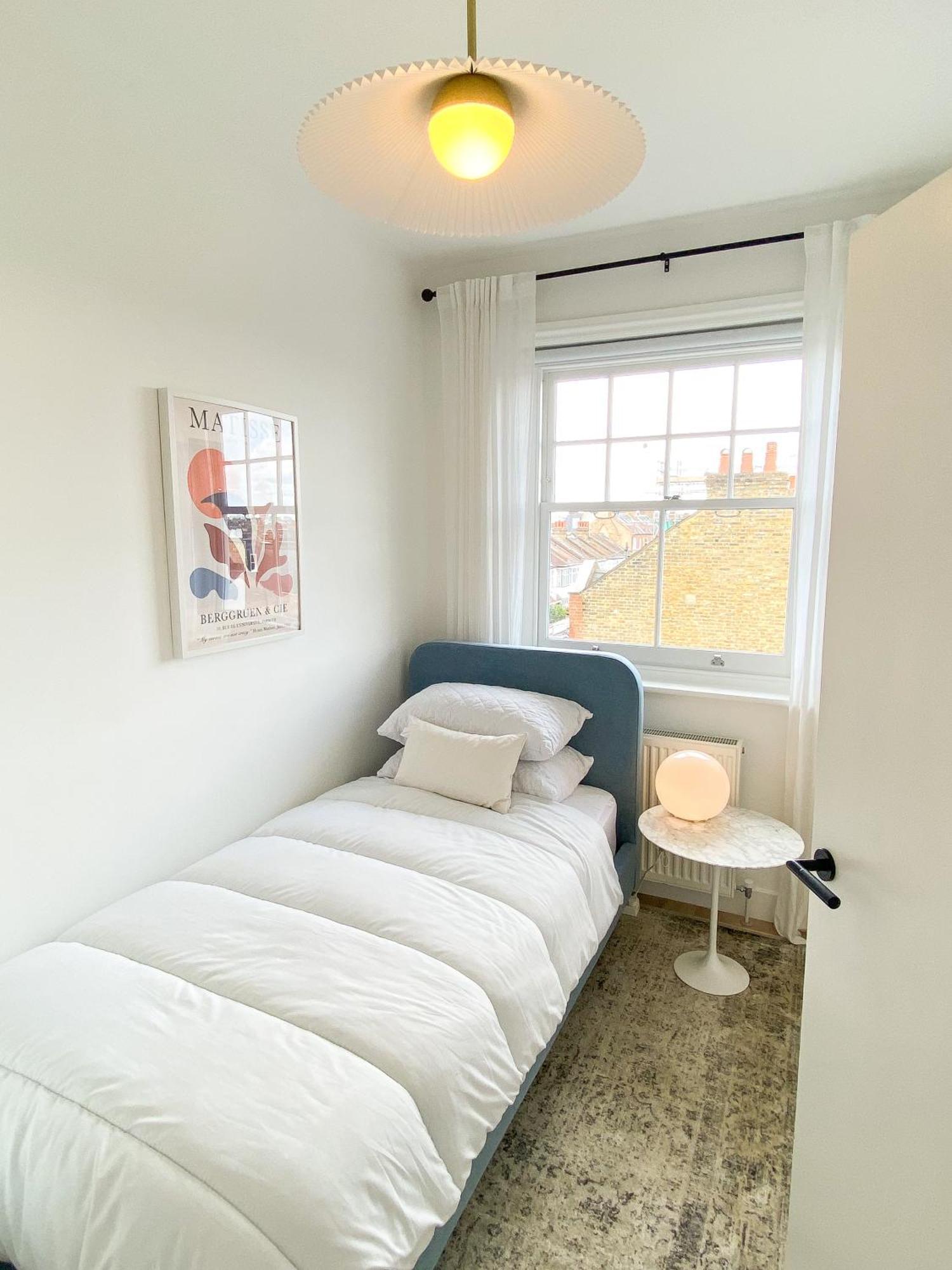 Sleek Scandi-inspired 2bd Flat Fulham Londen