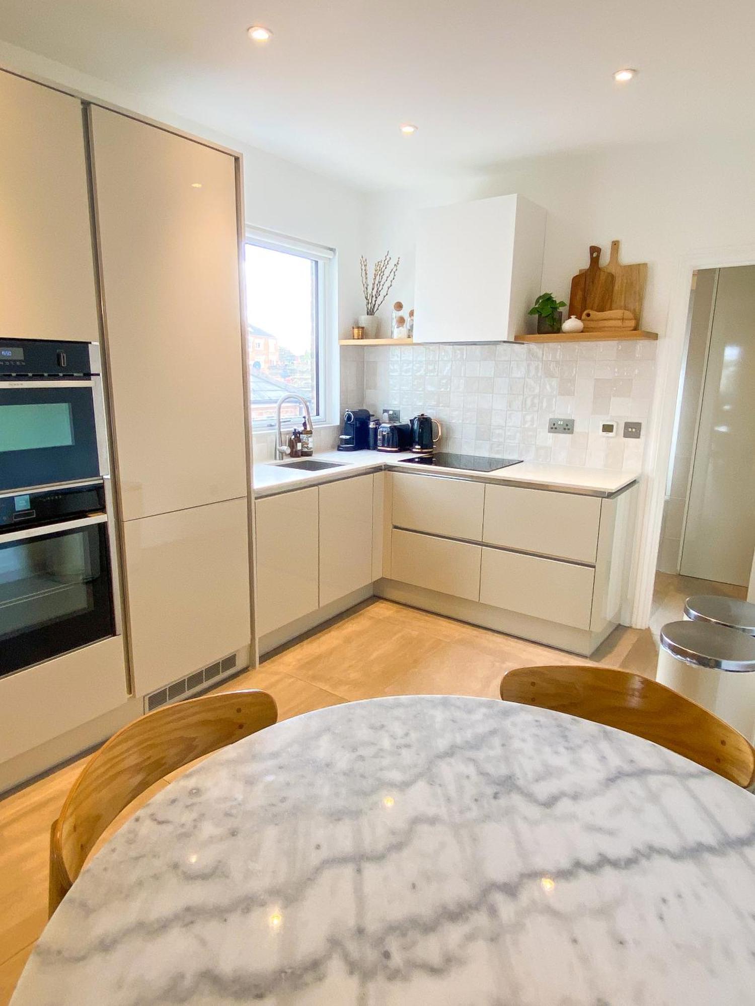 Sleek Scandi-inspired 2bd Flat Fulham London