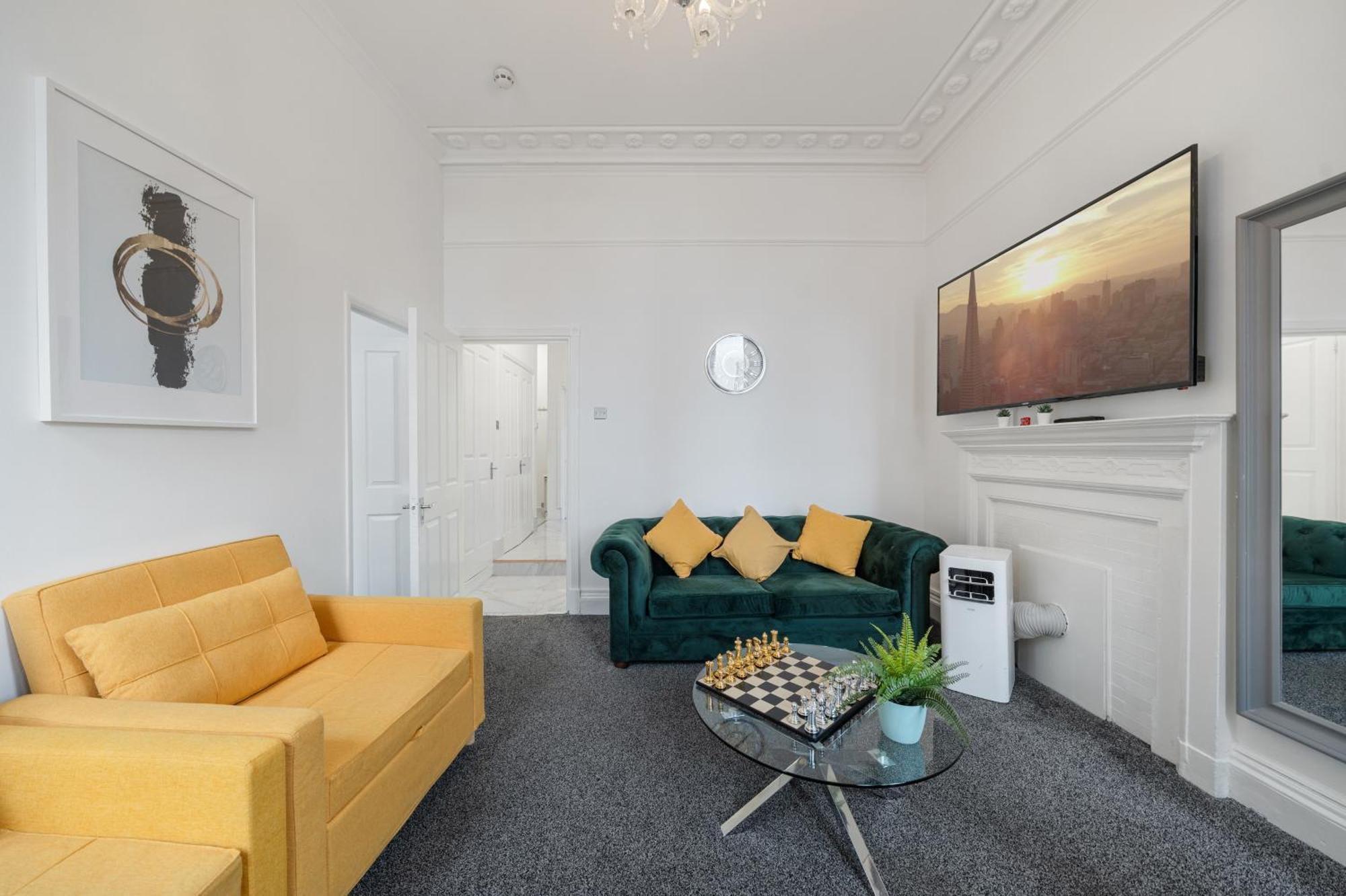 Elegant 3 Bedroom On Oxford Street Luxury Living In 2gc Leilighet *