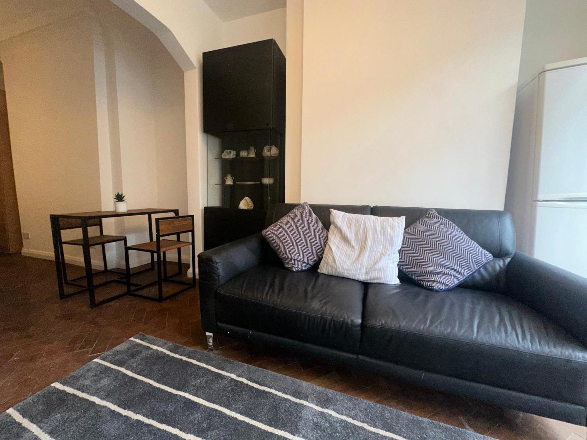 Apartment Lovely Ground Floor In West