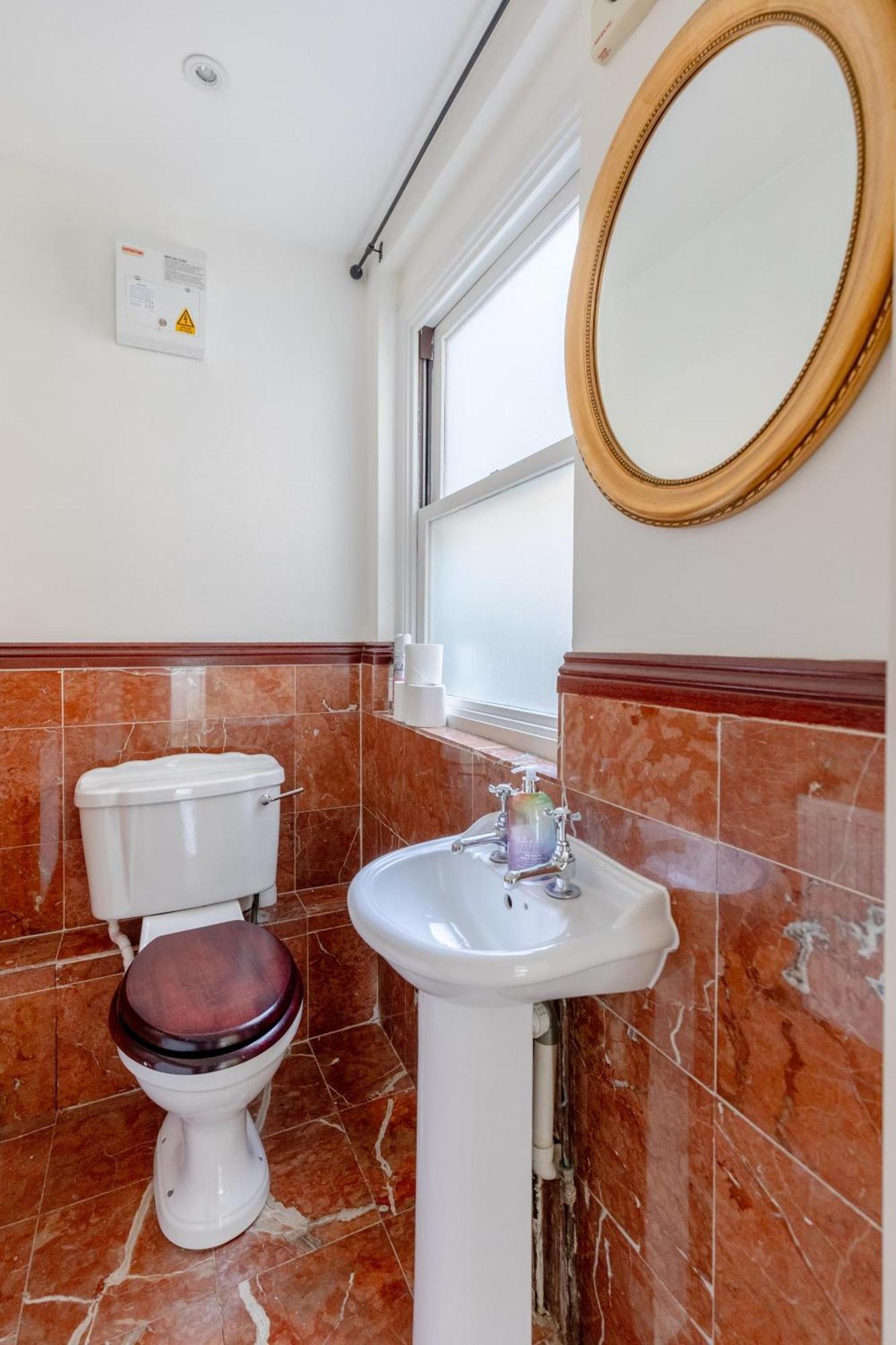 2bd Flat 10 Mins To Buckingham Palace London