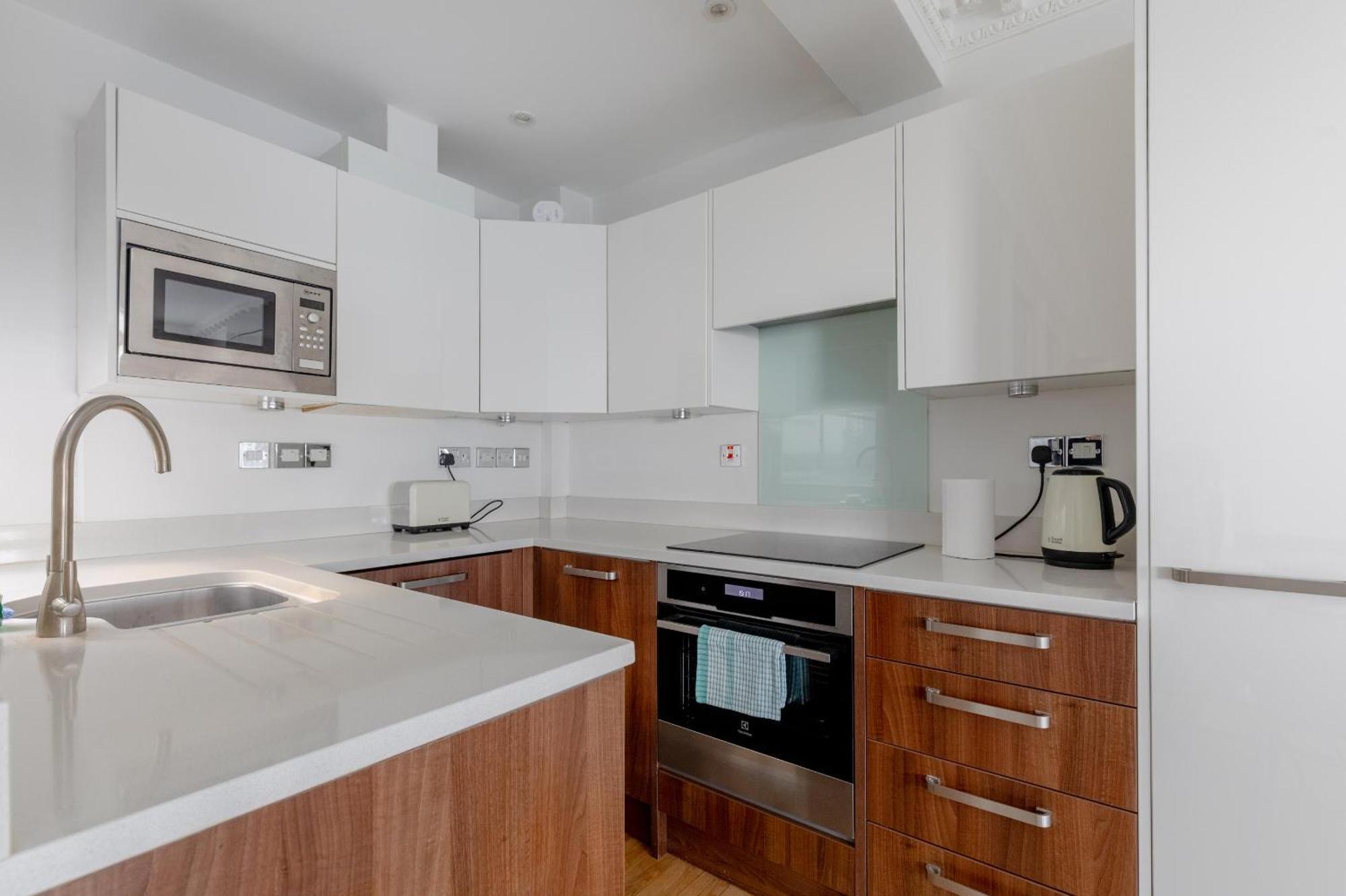 2bd Flat 10 Mins To Buckingham Palace Apartment *