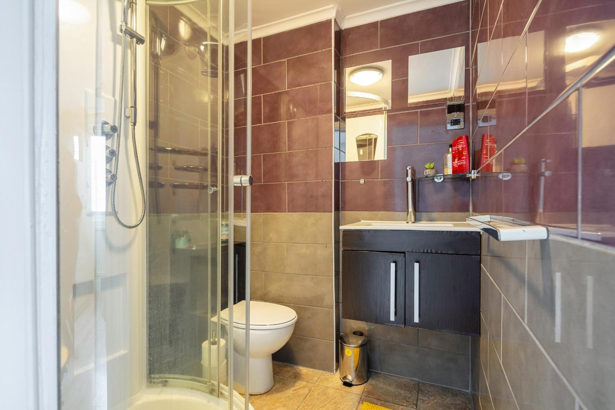 Perfect Location 2bed 2bath Leilighet *