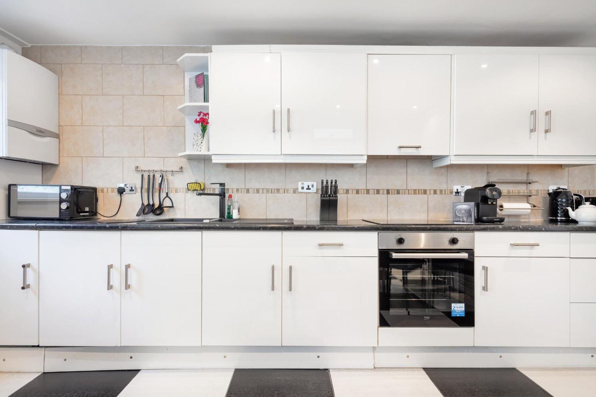 Perfect Location 2bed 2bath Leilighet London