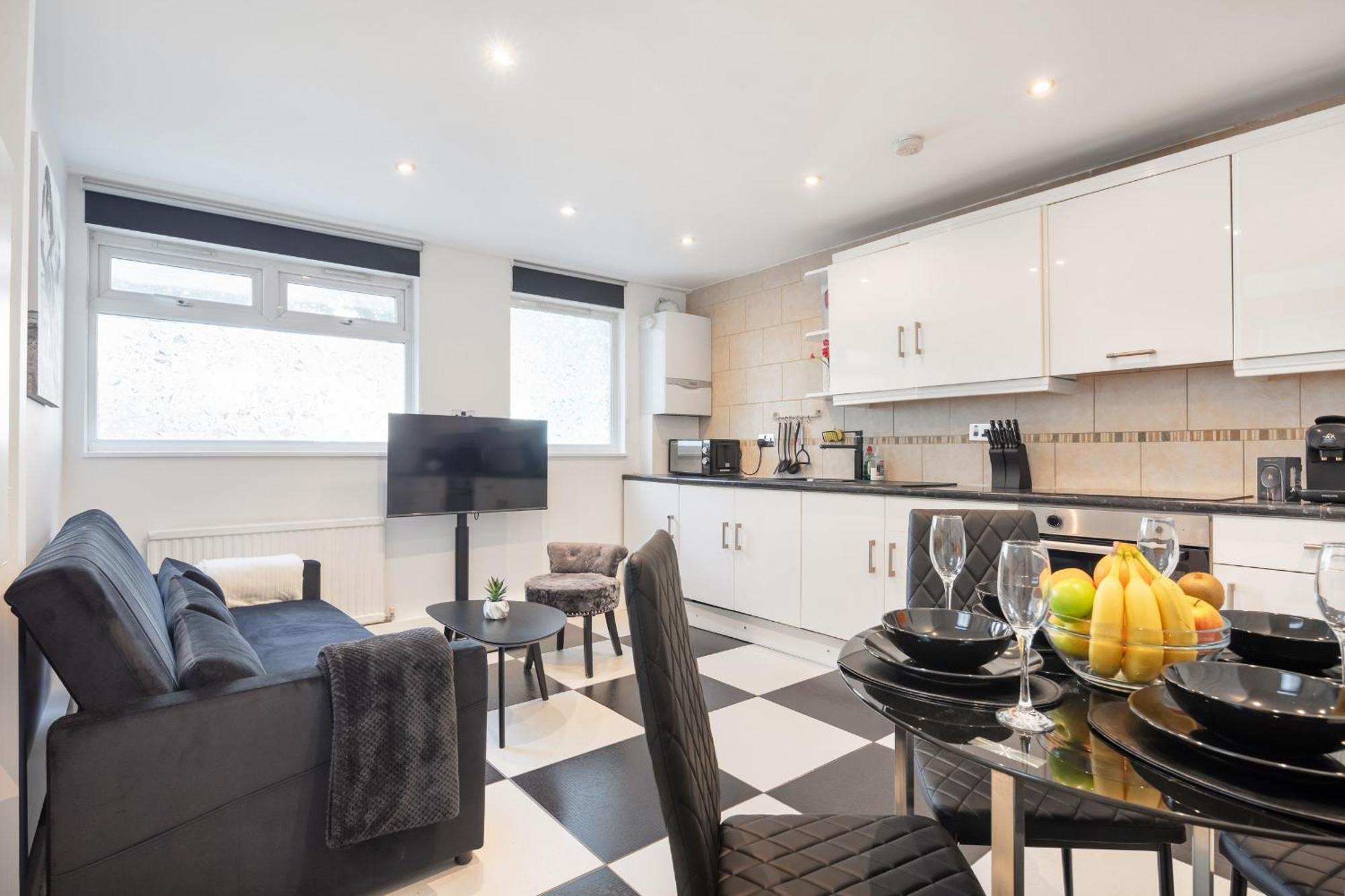 Perfect Location 2bed 2bath Leilighet London