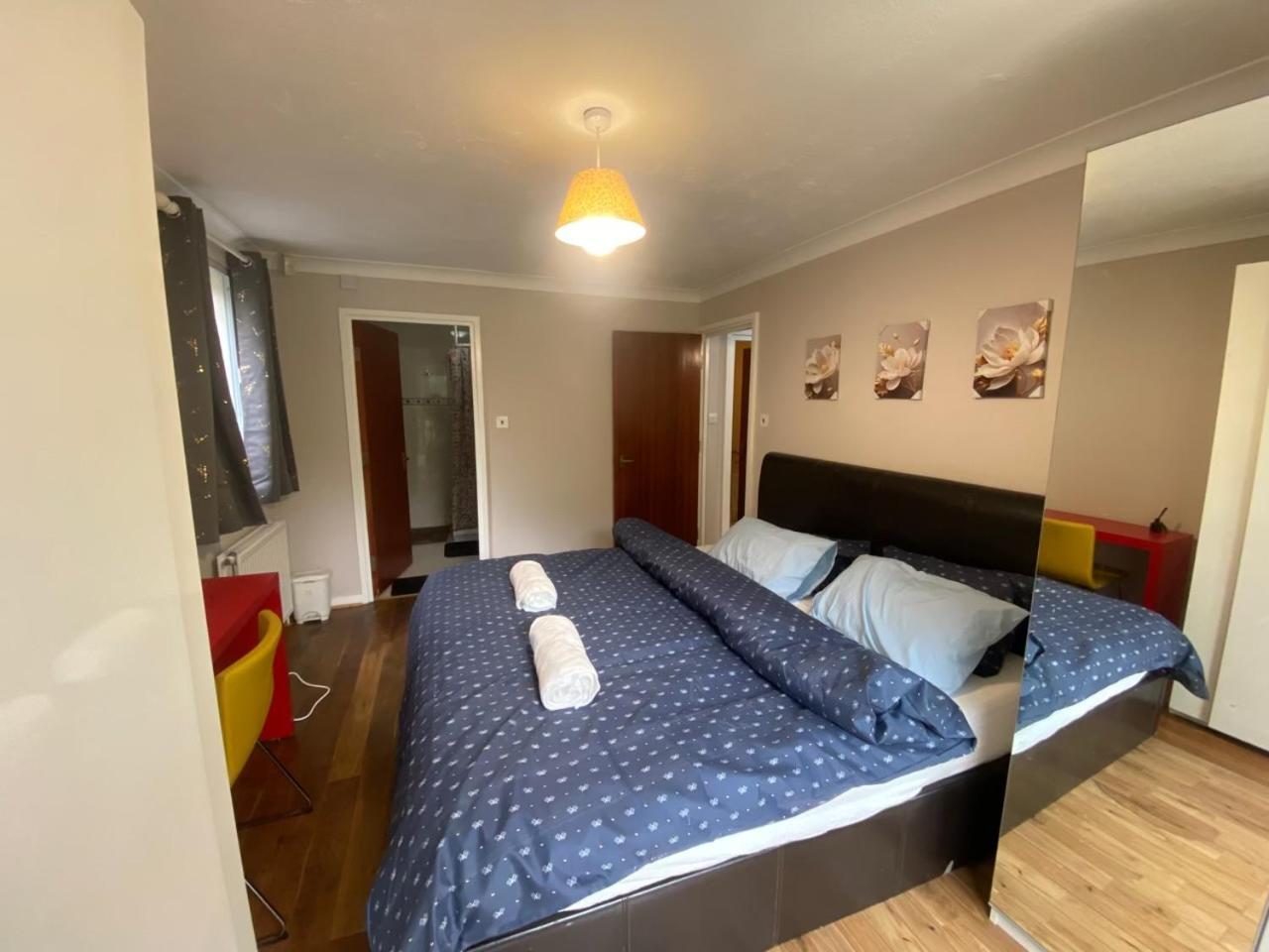 Apartment Stunning 2 Bedroom With Garden Sleep 6 *