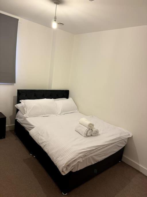Two Bedrooms Flat In Stratford * Londen