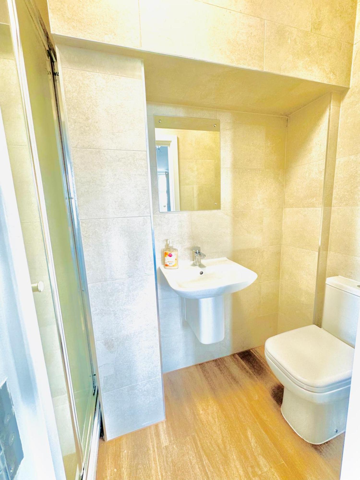 Mika Homestay London
