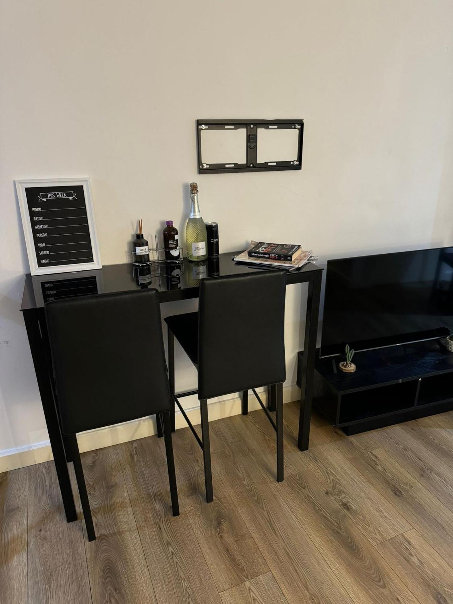 Cozy Two Bedroom Sleeps 6 Near Camden Market Hw10 Appartement Londen