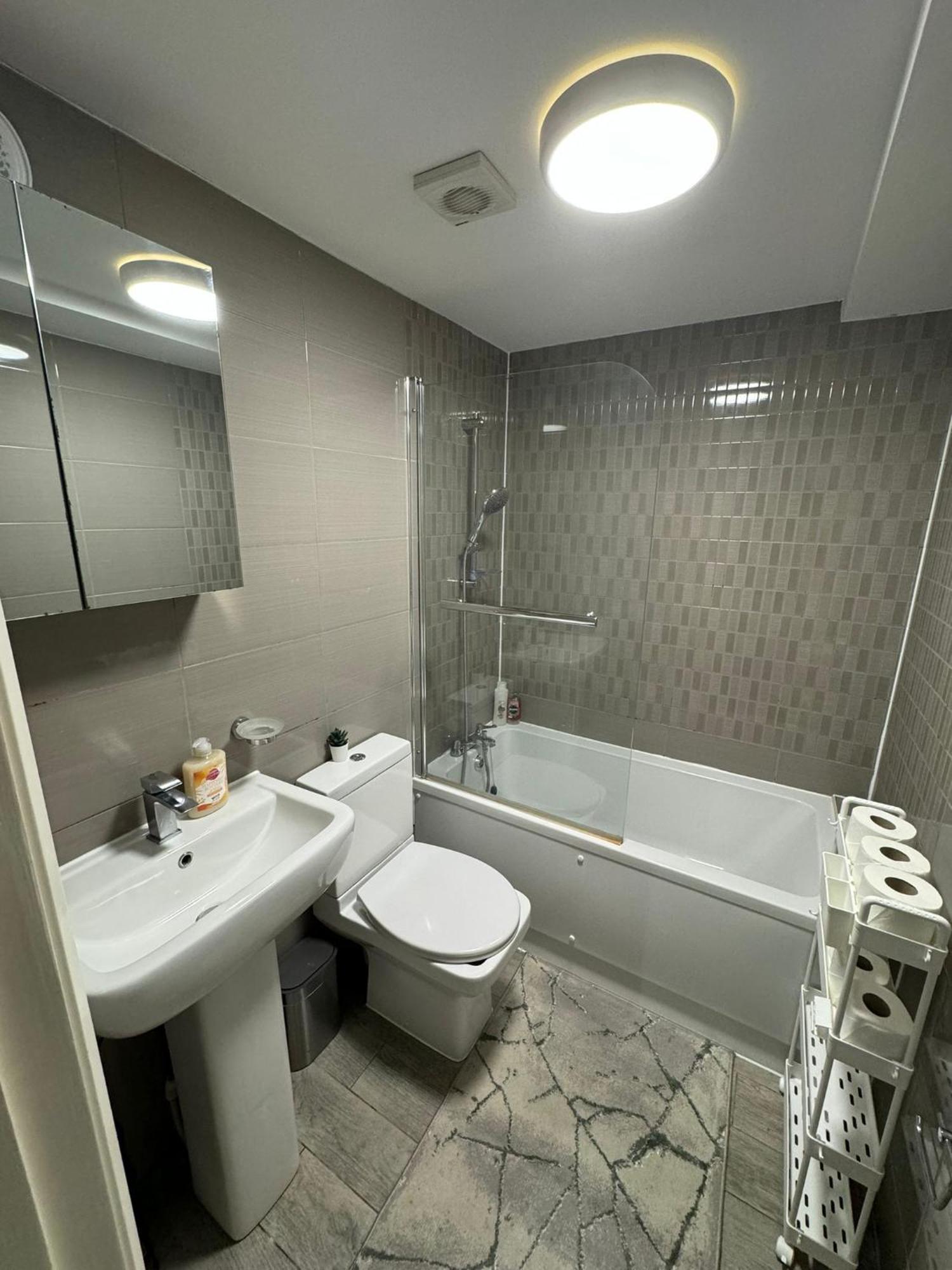 Cozy Two Bedroom Sleeps 6 Near Camden Market Hw10 Londen