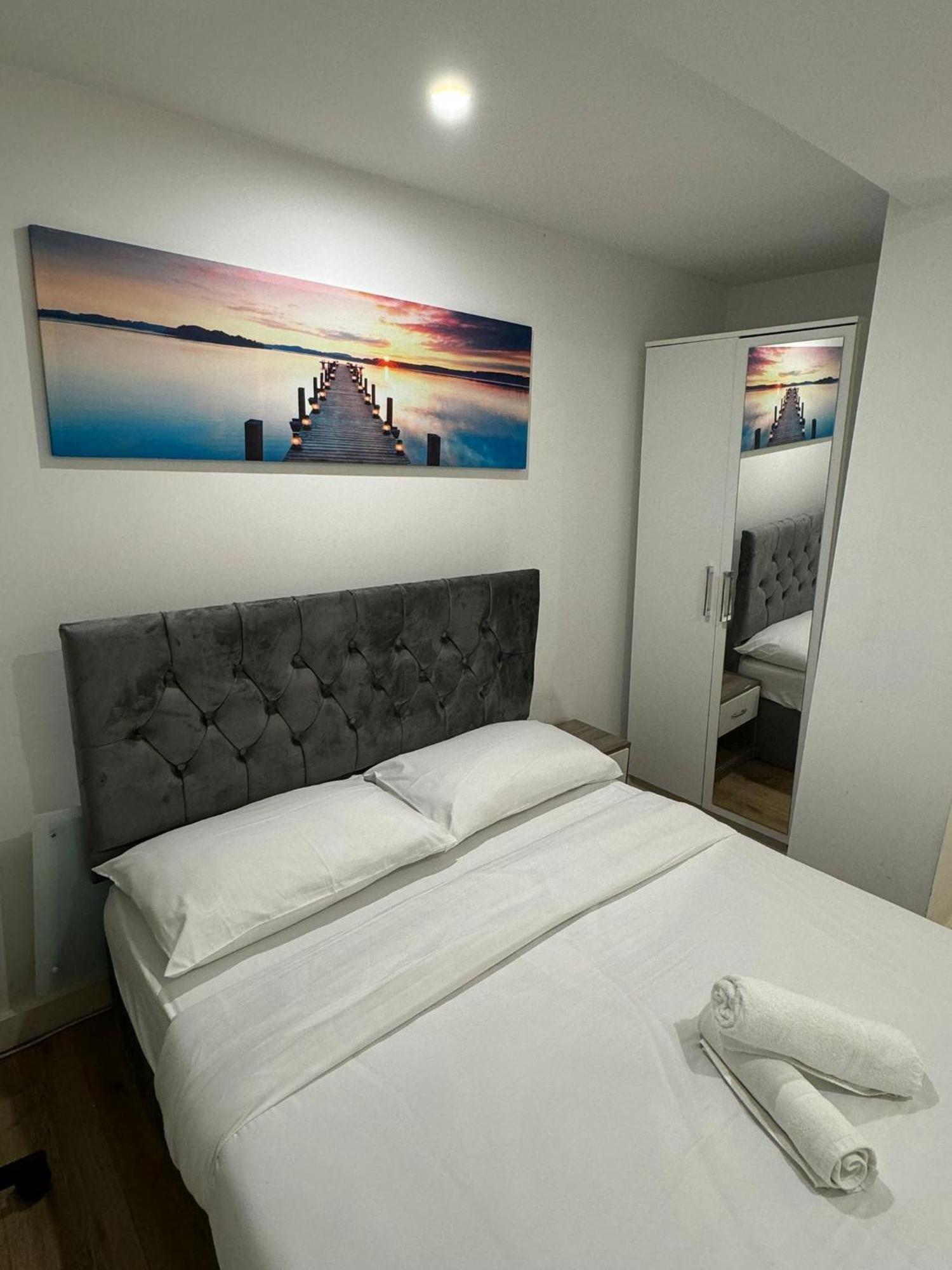 Cozy Two Bedroom Sleeps 6 Near Camden Market Hw10 * Londen