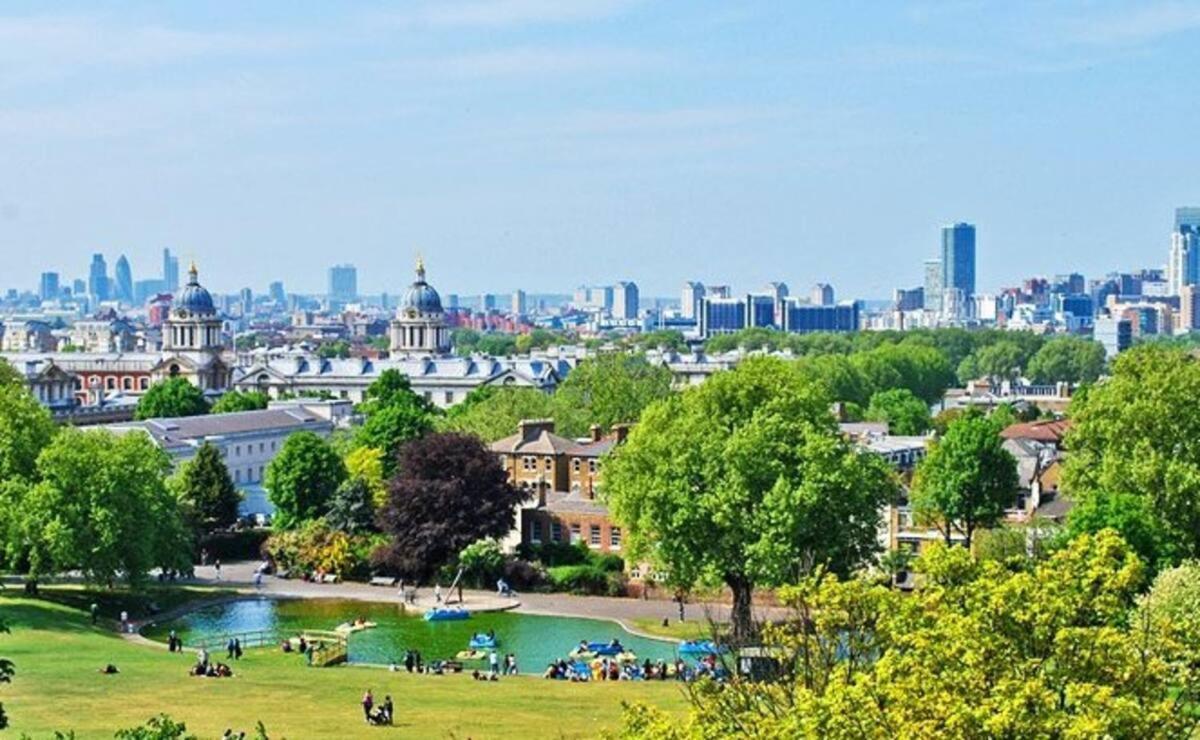 Gasthof Spacious Double Bedroom With Private Bathroom Ensuite In Canary Wharf E14, Only 1 Stop To Excel And O2 For Short Or Long Let In Canary Wharf, Less Than An Hour From Heathrow, Stansted And Gatwick Airport London