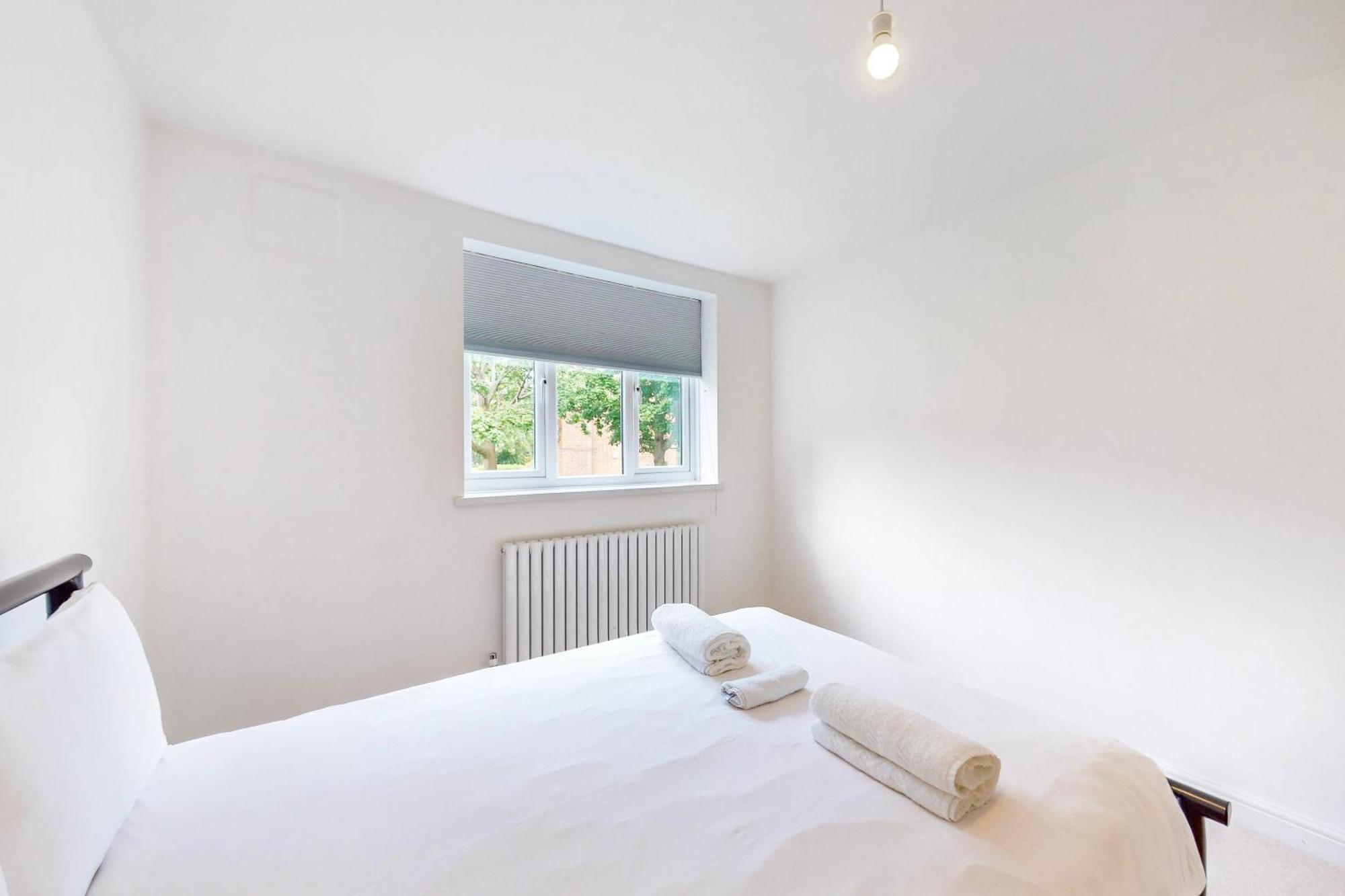 Apartment Lovely 2 Bed With Balcony Near East Putney Station London