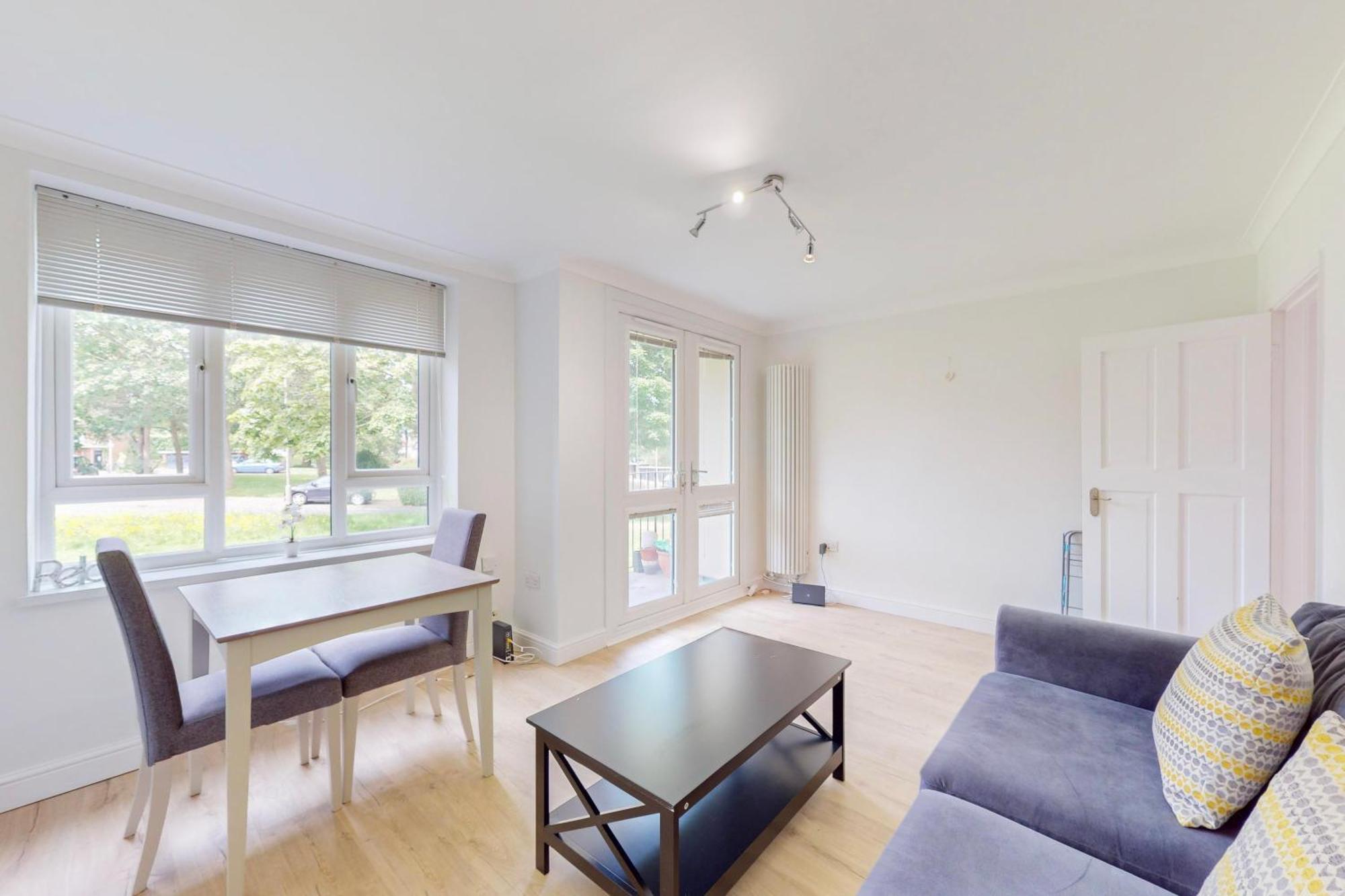 Lovely 2 Bed With Balcony Near East Putney Station