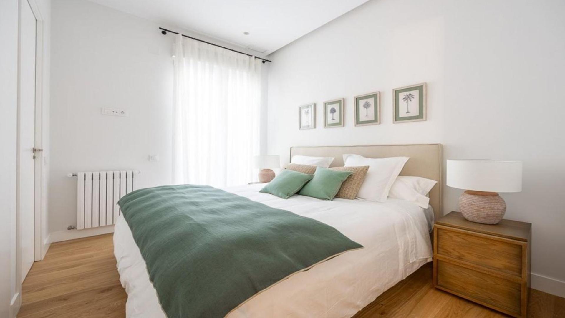 Bright 4 Bed Flat Apartment *