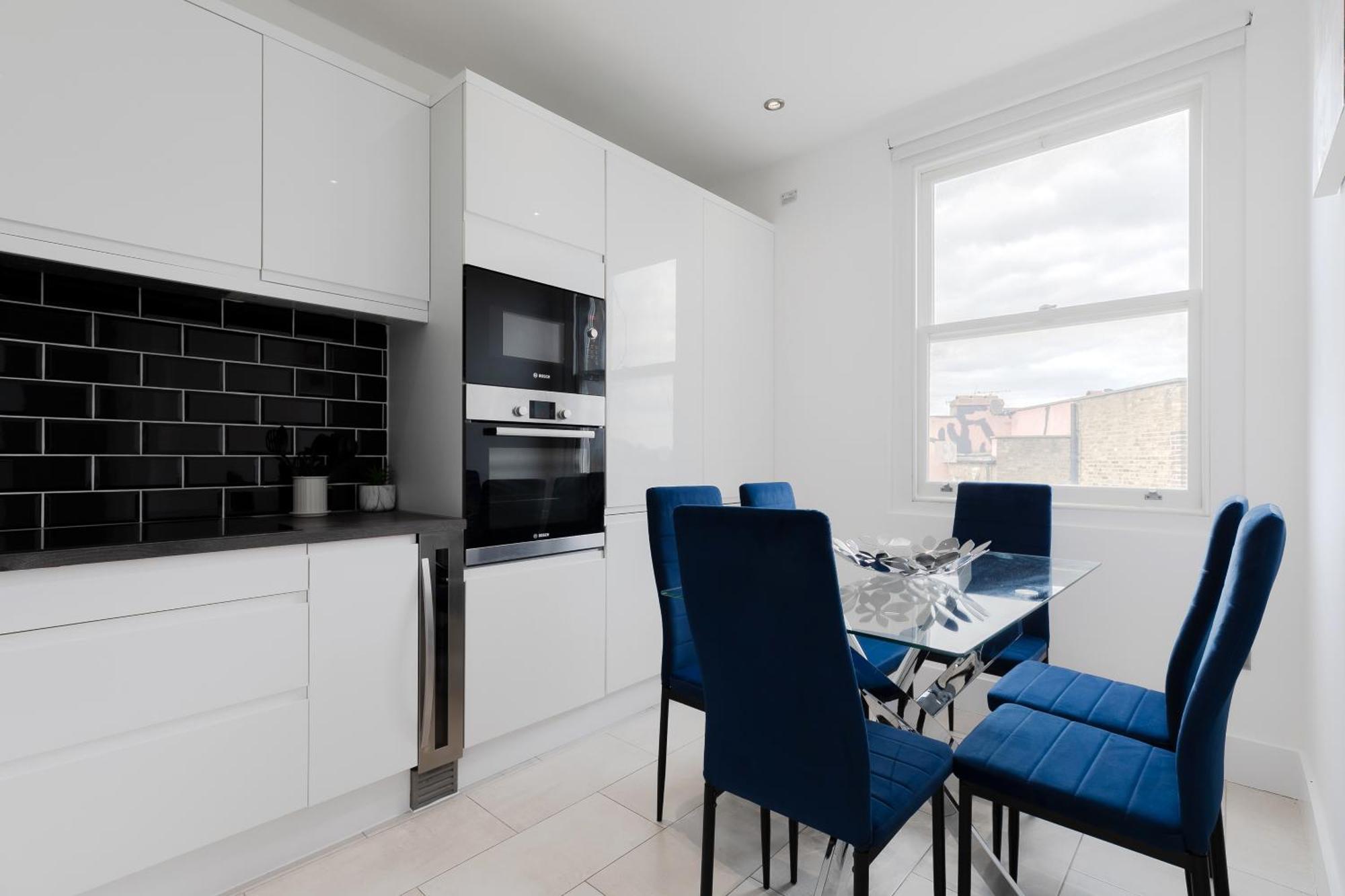Wonderful Near Portobello Road Apartment