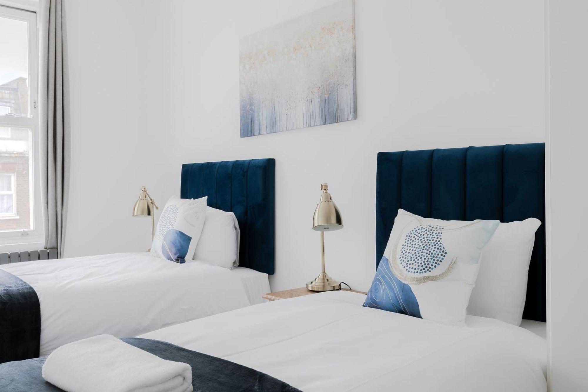 Wonderful Near Portobello Road Apartment