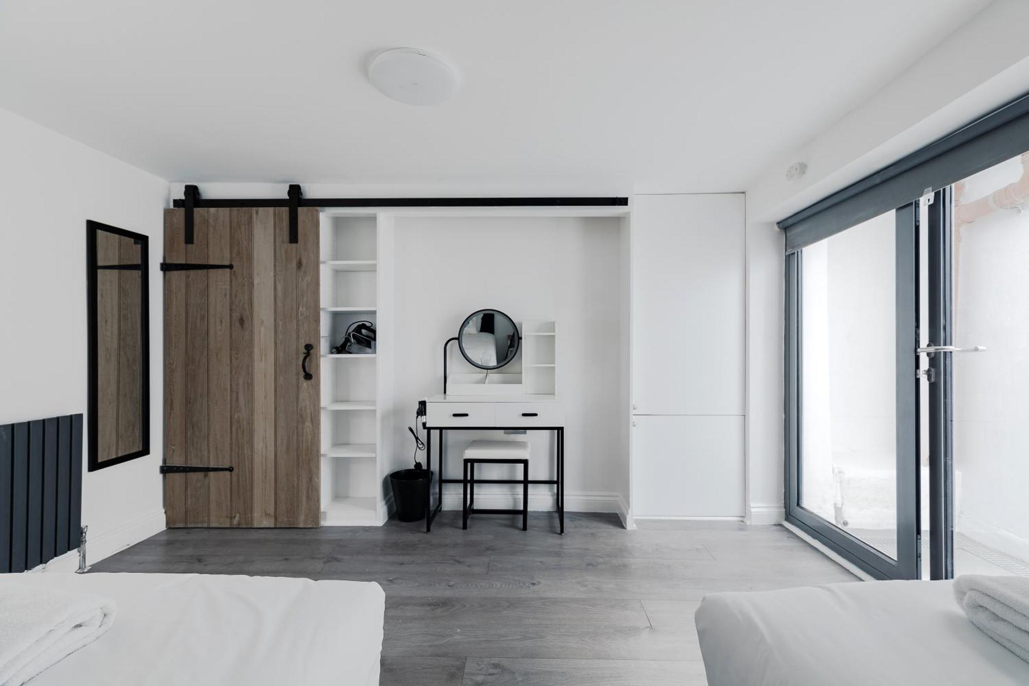 Wonderful Near Portobello Road Apartment